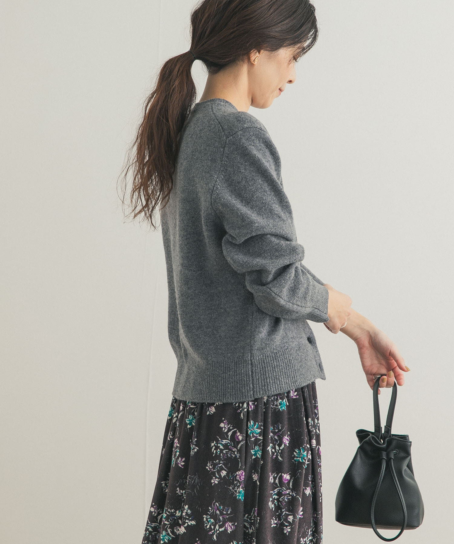 ウールサテン釦コンパクトカーディガン（URBAN RESEARCH DOORS