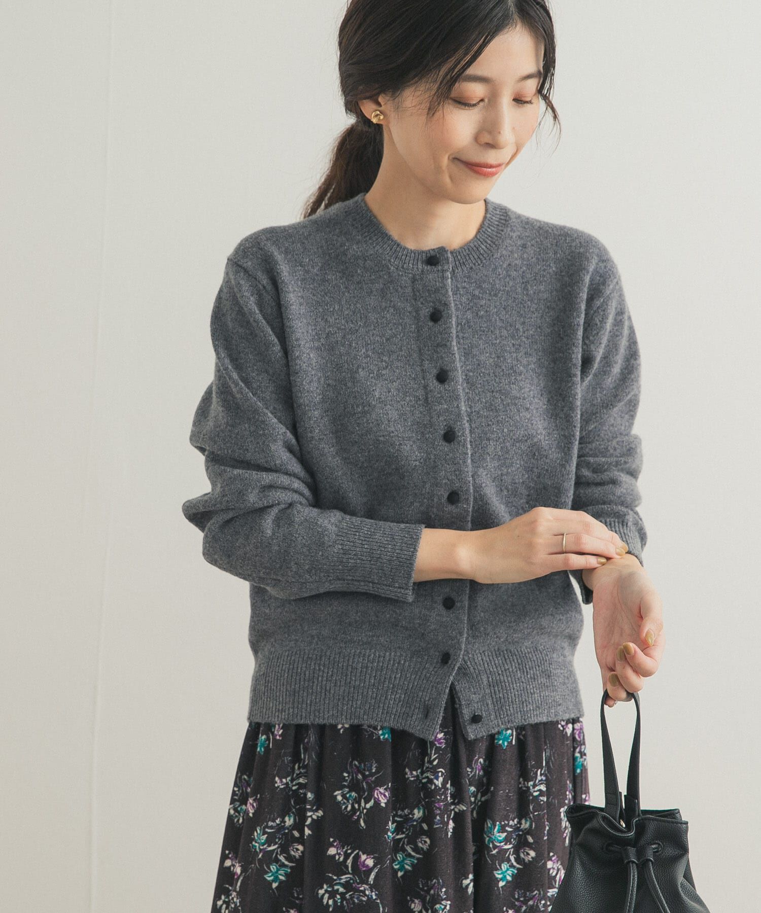 新品タグ付◆ DOORS ウールサテン釦コンパクトカーディガン TOP GRAY ウールサテン釦コンパクトカーディガン（URBAN RESEARCH DOORS