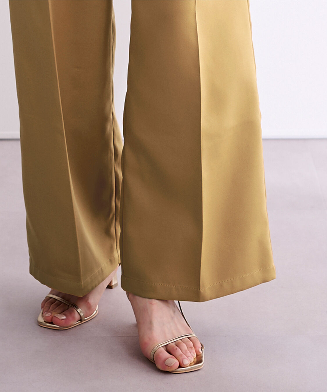 ur's「ワンタックカラーワイドパンツ」|スラックス|