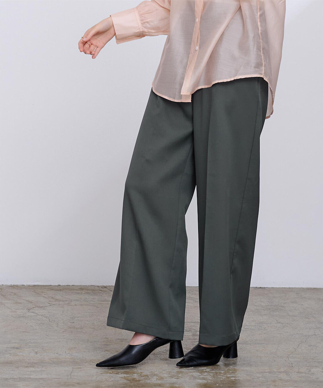 ur's「ワンタックカラーワイドパンツ」|スラックス|