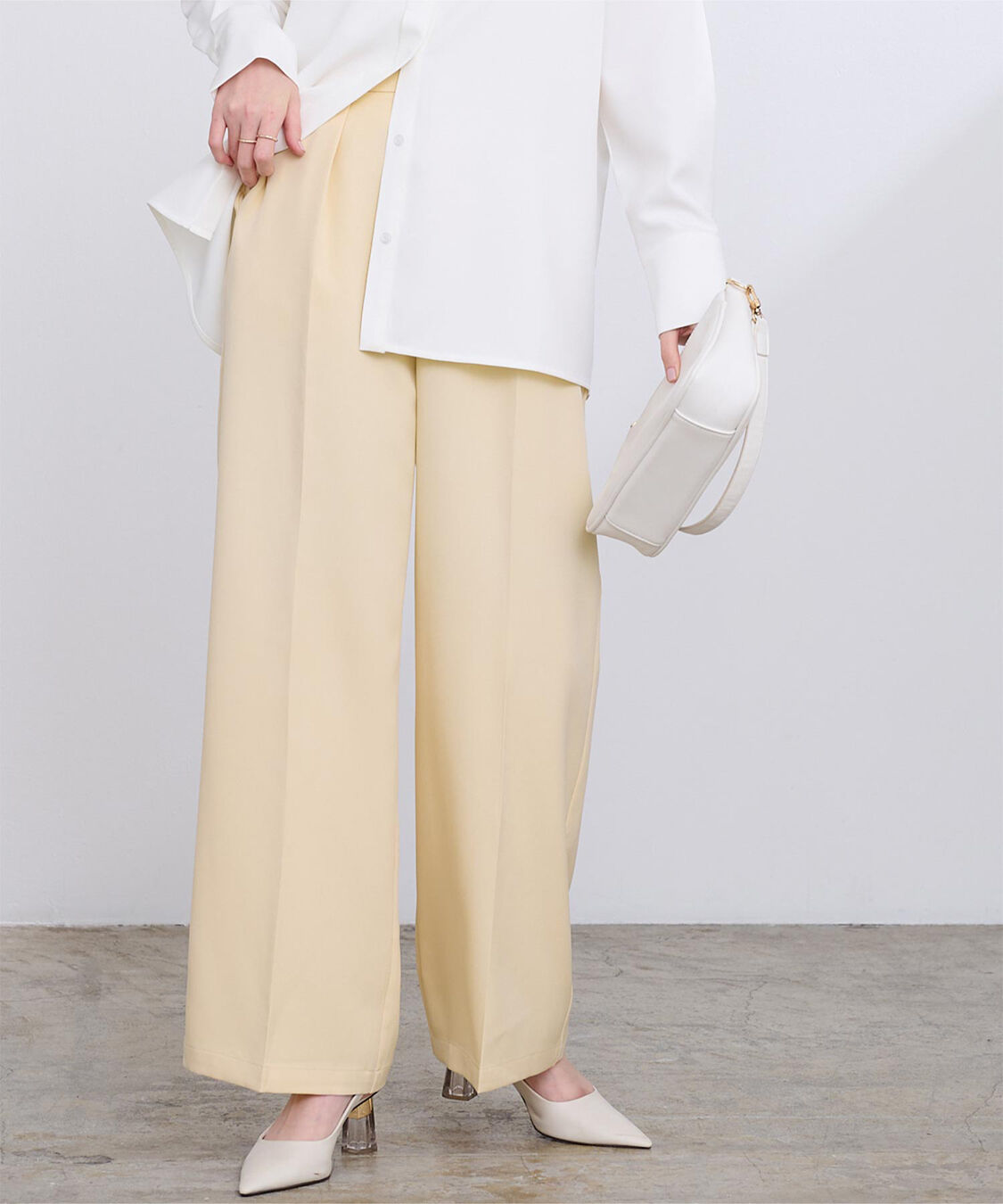 ur's「ワンタックカラーワイドパンツ」|スラックス|ライトイエロー