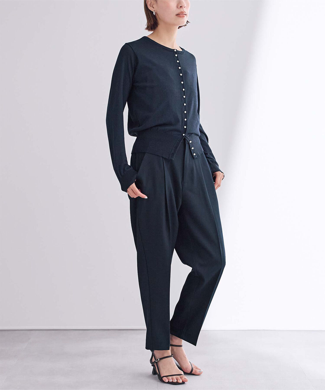 ur's「1タックセンタープレスコクーンパンツ」|スラックス|