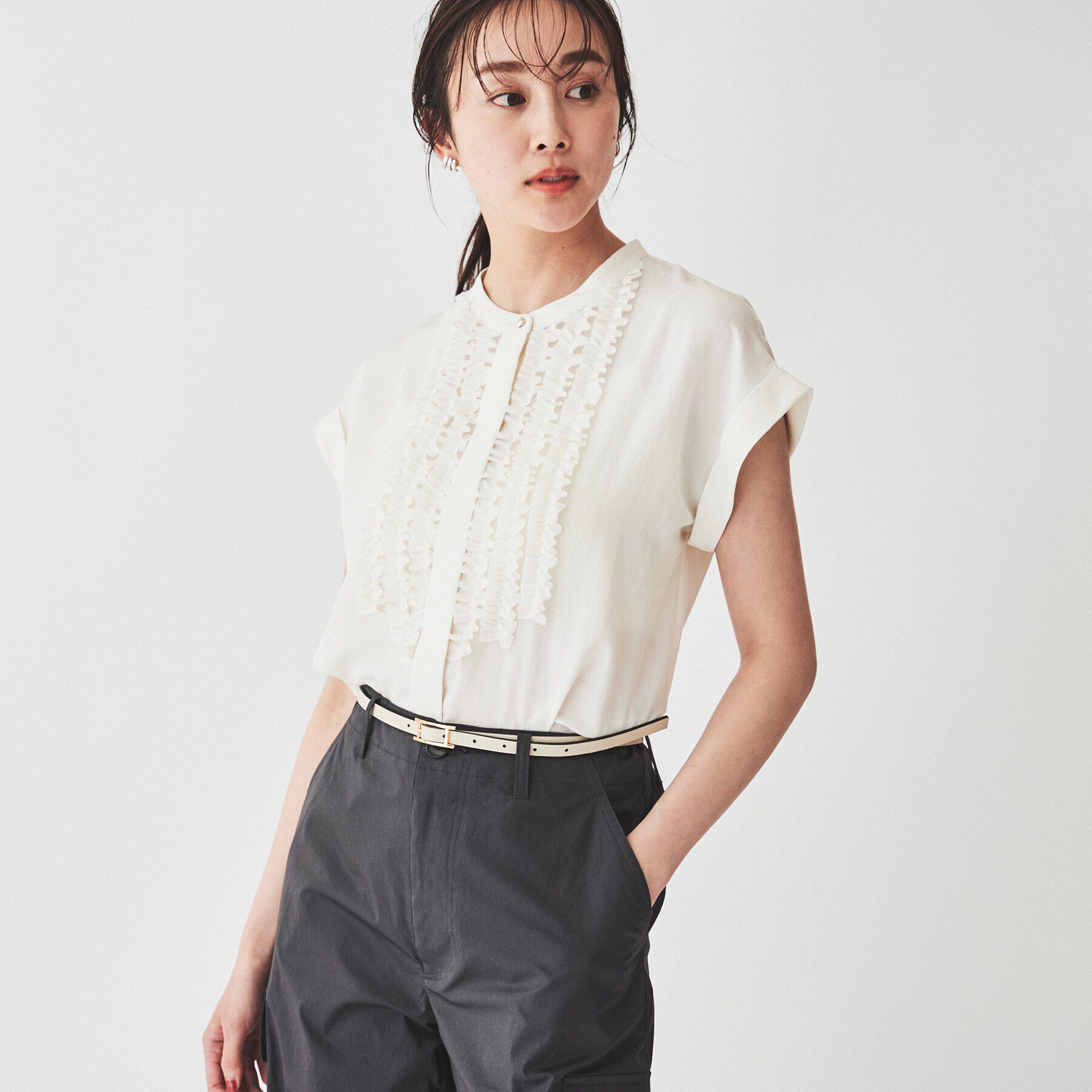 UNTITLED「【華やか／夏ブラウス】半袖フリルブラウス」|シャツ・ブラウス|