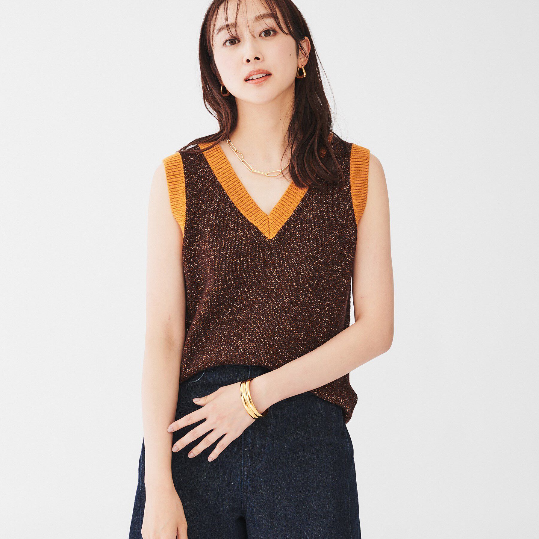 UNTITLED「【オールシーズン/ラメ】Vネックベスト」|ベスト・ジレ|