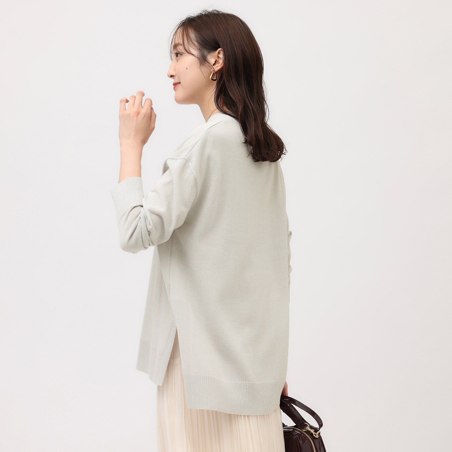 UNTITLED「【薄手/ゆったり/体型カバー】ドライレーヨン Vネックニット」|ニット・セーター|