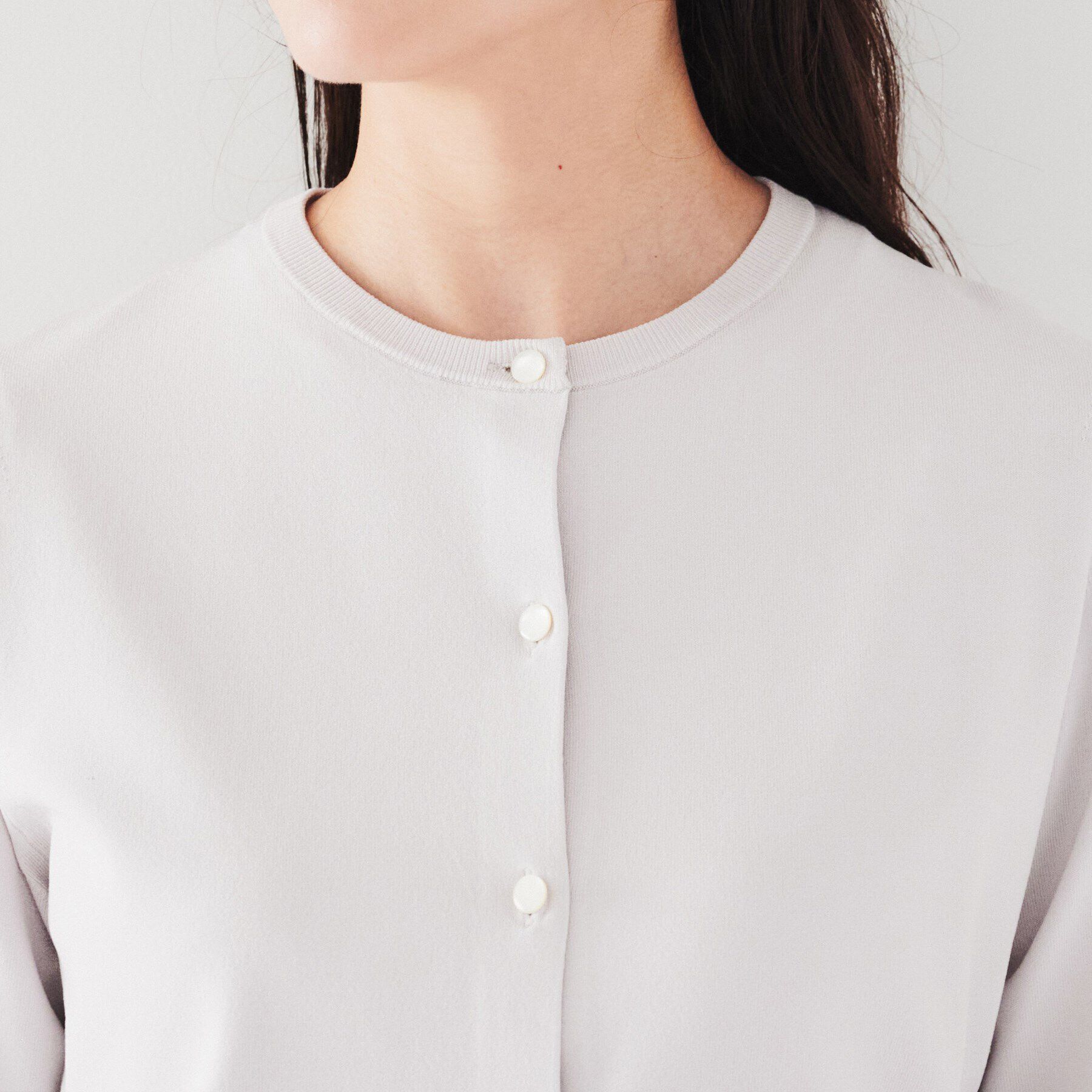 UNTITLED「【薄手素材/アンサンブル可能/】レーヨンストレッチ クルーネックカーディガン」|カーディガン|