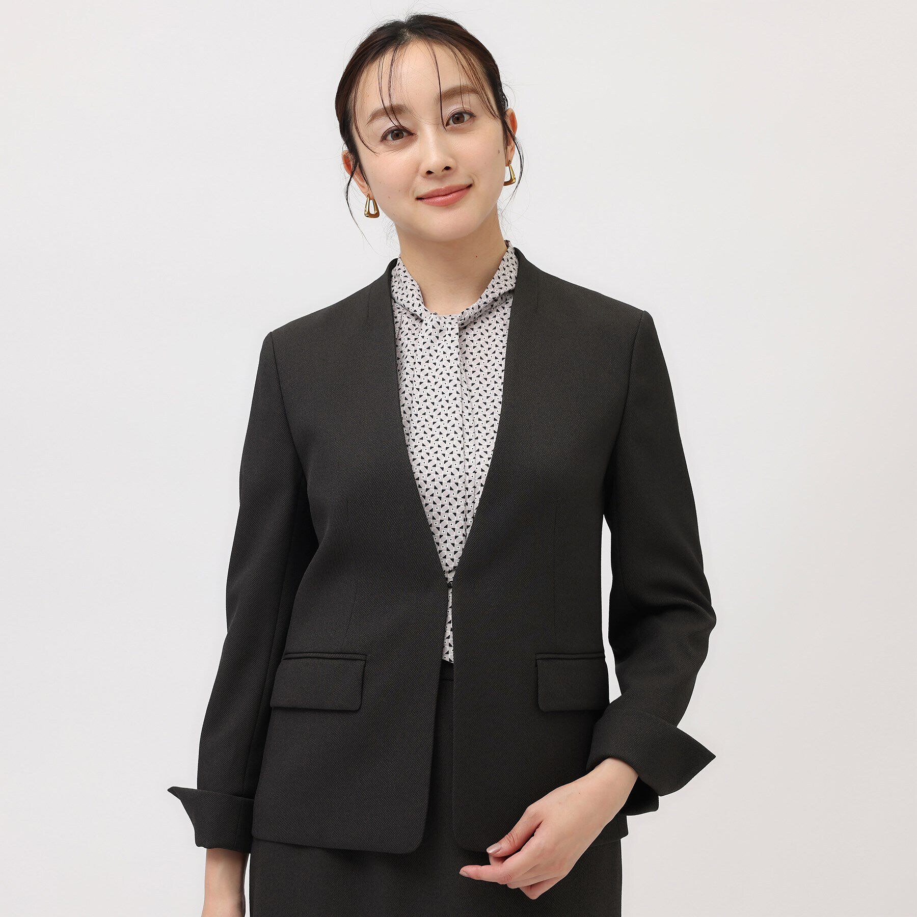 UNTITLED「【通勤スーツ/入卒/セレモニー】ウーステッドカルゼ カラーレスジャケット」|ノーカラージャケット|