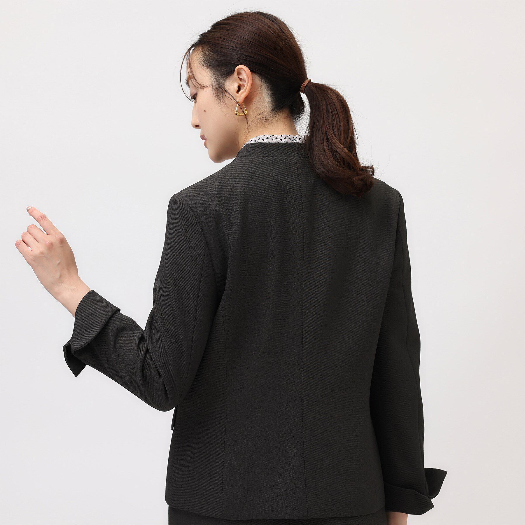 UNTITLED「【通勤スーツ/入卒/セレモニー】ウーステッドカルゼ カラーレスジャケット」|ノーカラージャケット|