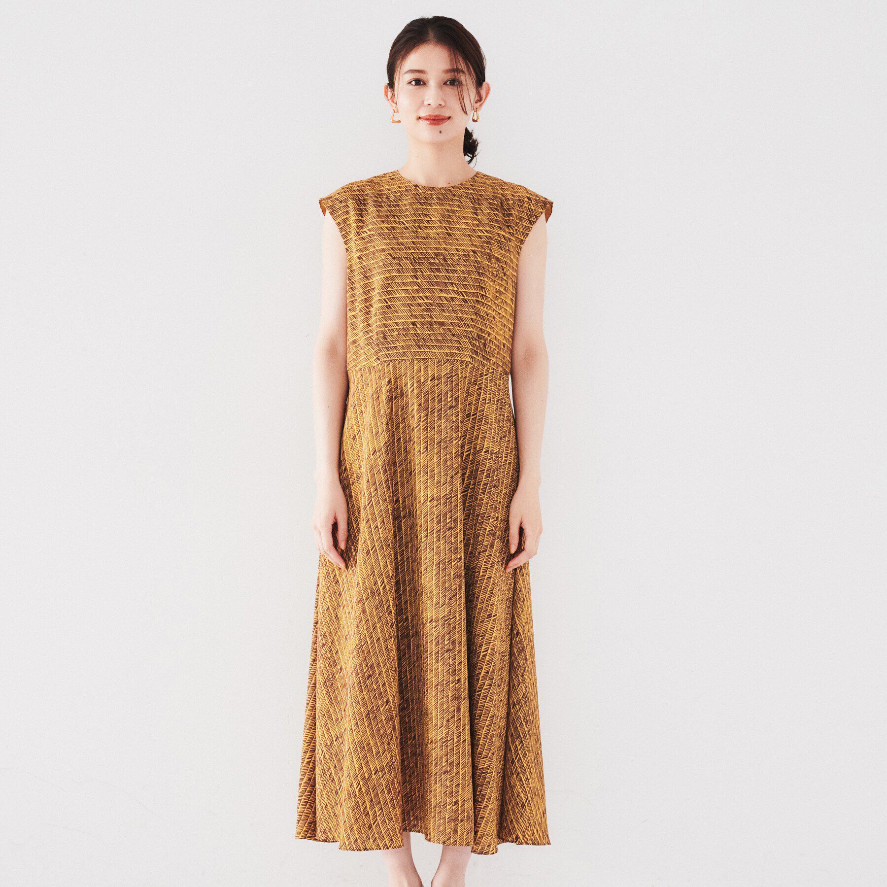 UNTITLED「【ケープ付き/２WAY】ヴィンテージプリントへリンボン柄ワンピース」|ワンピース|