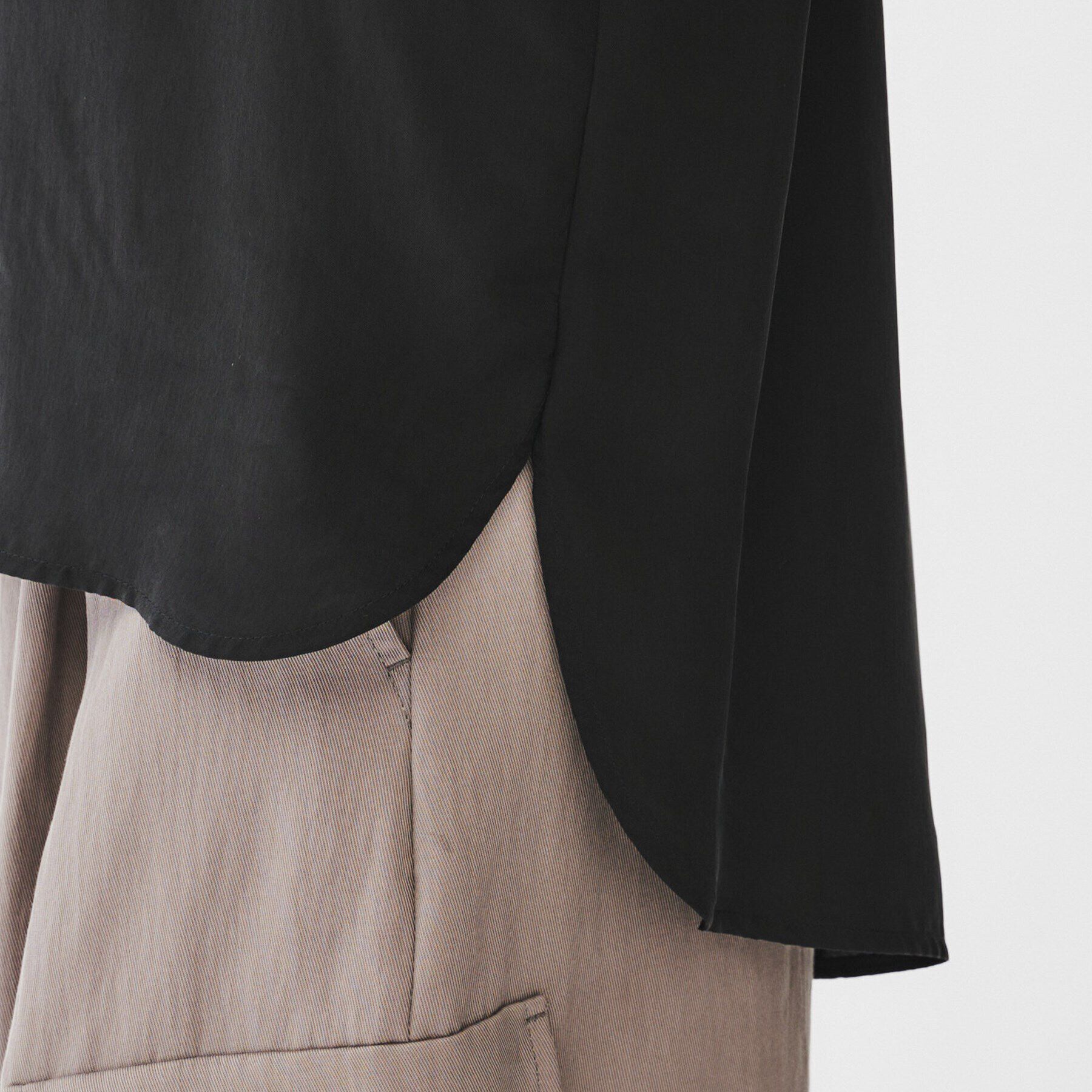 UNTITLED「【セットアップ可能/パウダータッチ】シルキーキュプラ スキッパーブラウス」|シャツ・ブラウス|