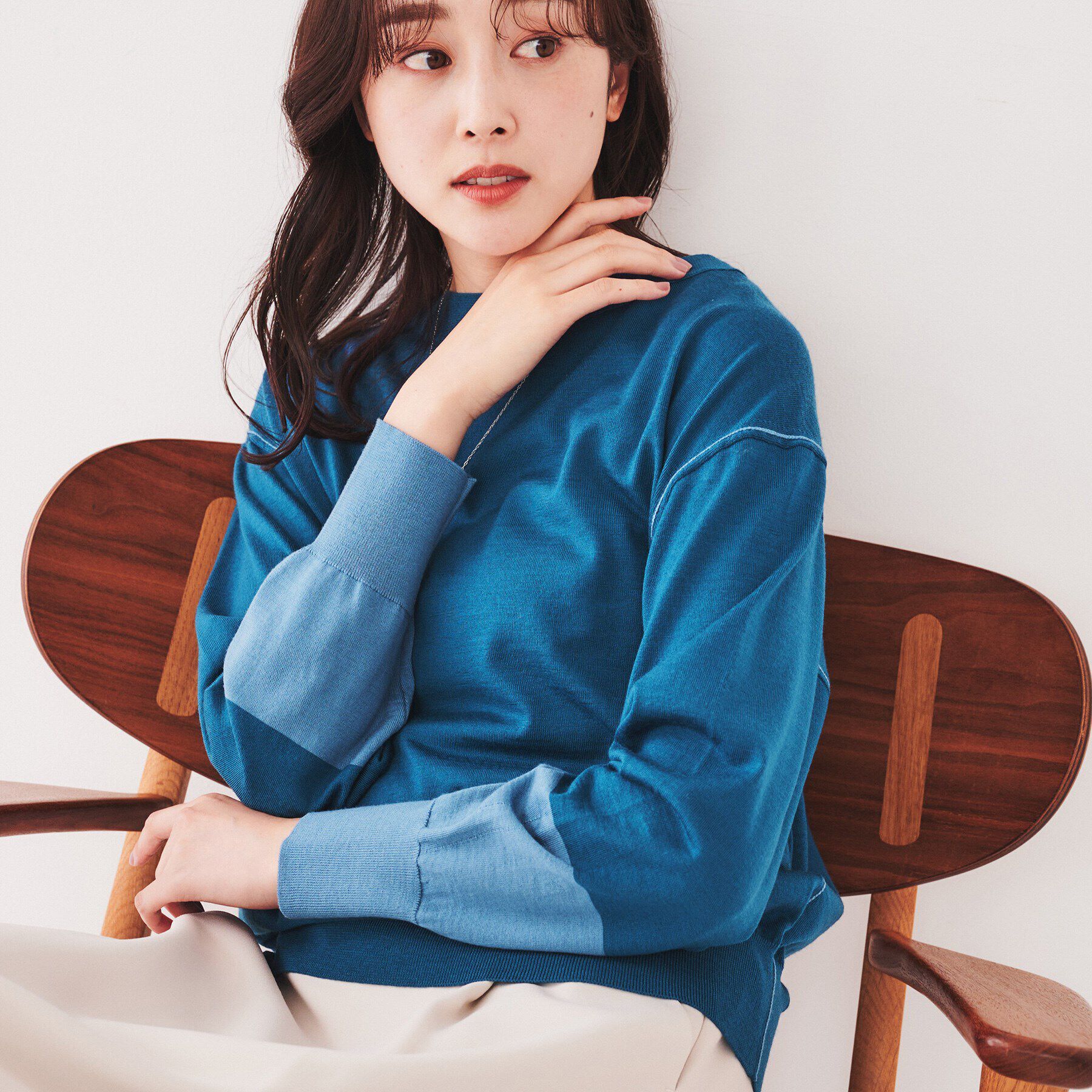 UNTITLED「【袖口カラーがアクセントに！】クルーネック ハイゲージニット」|ニット・セーター|ブルー(593)