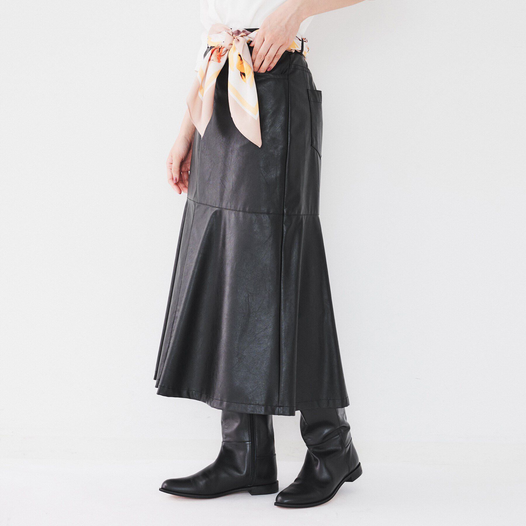UNTITLED「【柔らかい/マーメイドシルエット】レザー調 フレアスカート」|スカート|