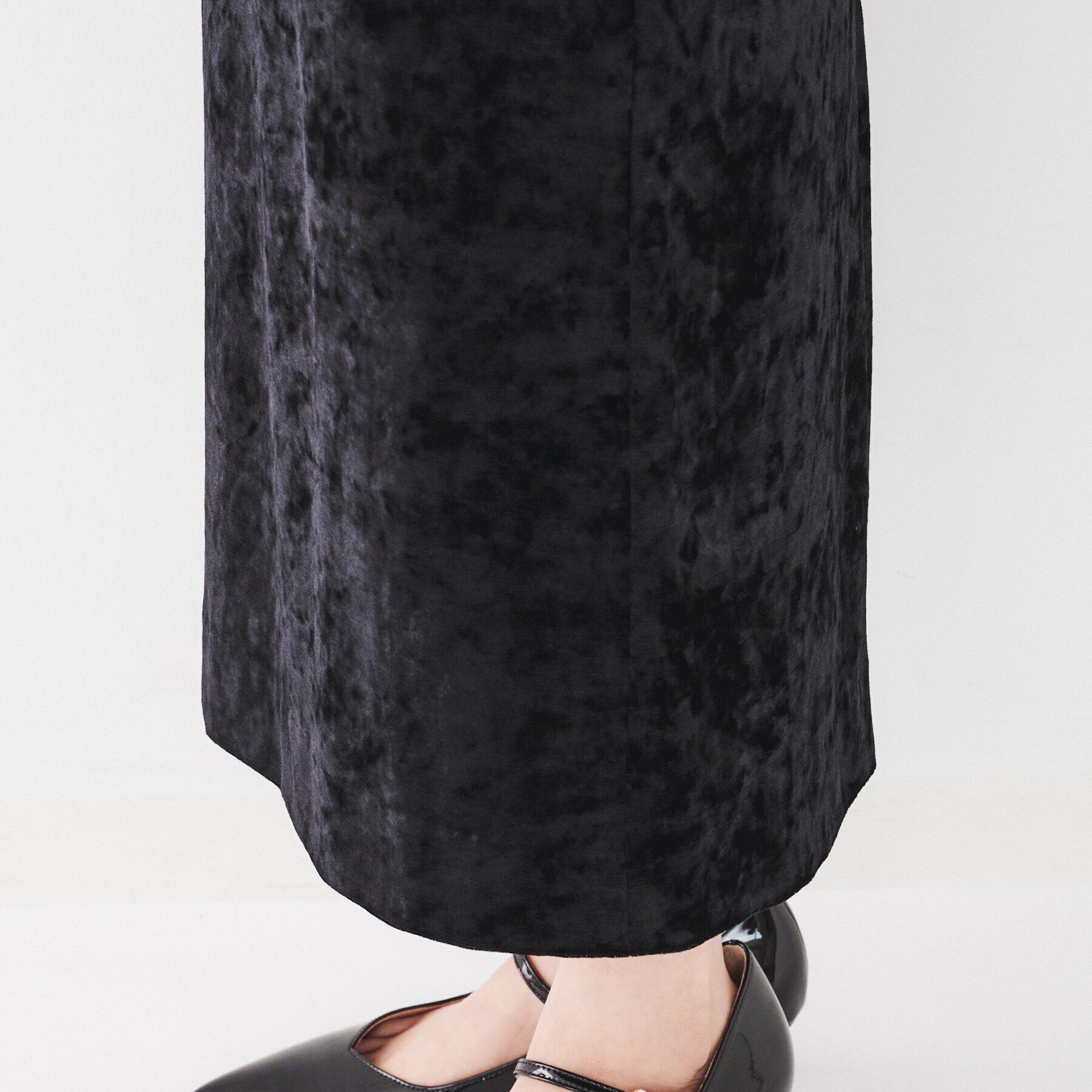 UNTITLED「【後ろウエストゴム/スリット/洗える】クラッシュベロア ナロースカート」|スカート|