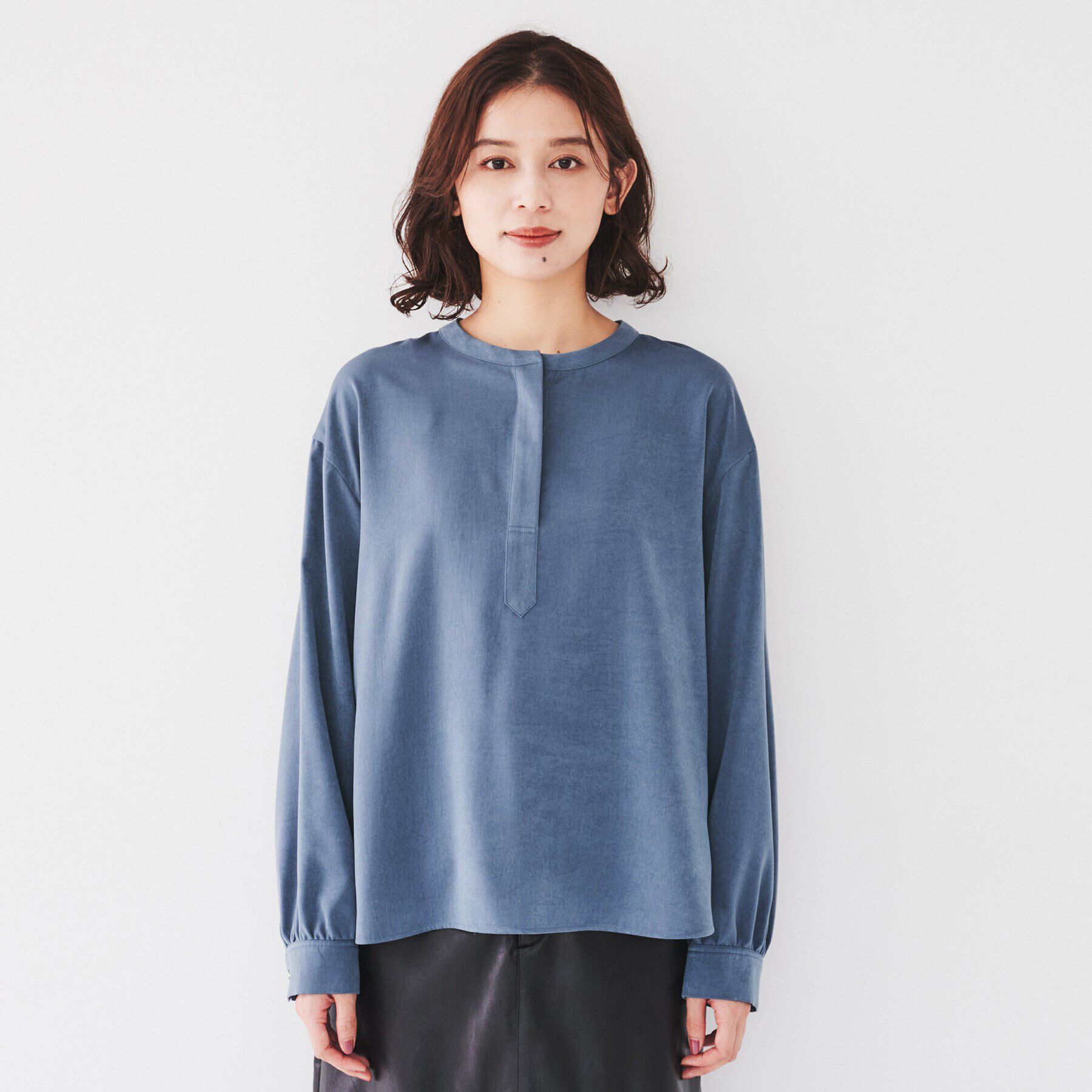 UNTITLED「【洗える/バンドカラー】フェイクスエードサテンブラウス」|シャツ・ブラウス|