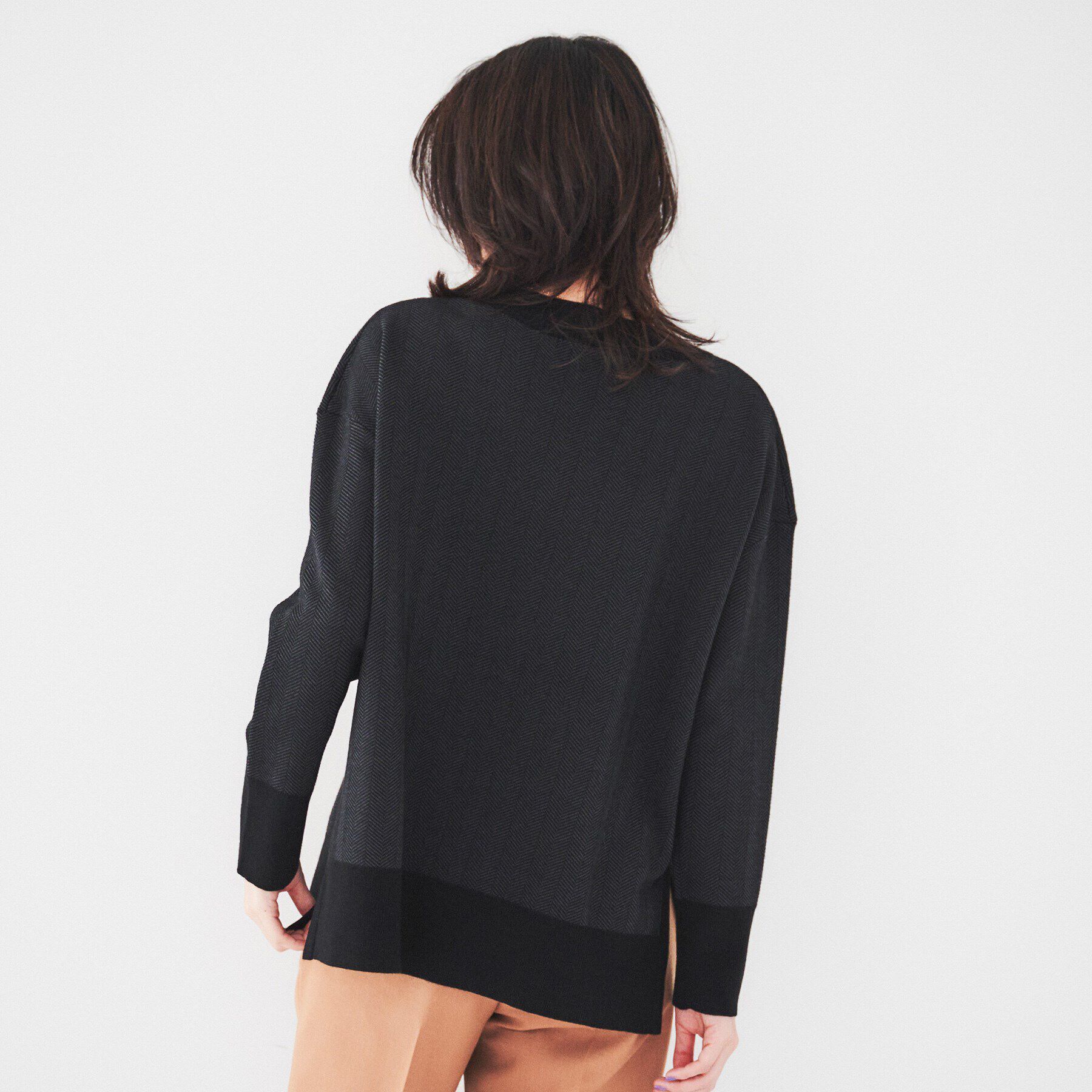 UNTITLED「【体型カバー/洗える】ヘリンボーン柄 Vネックプルオーバーニット」|ニット・セーター|