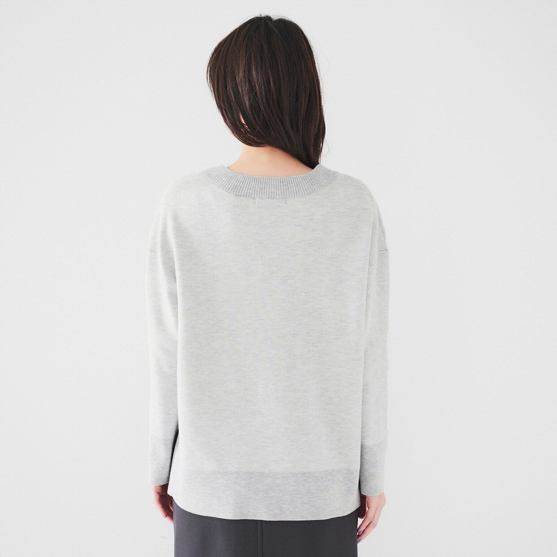 UNTITLED「【体型カバー/洗える】ヘリンボーン柄 Vネックプルオーバーニット」|ニット・セーター|