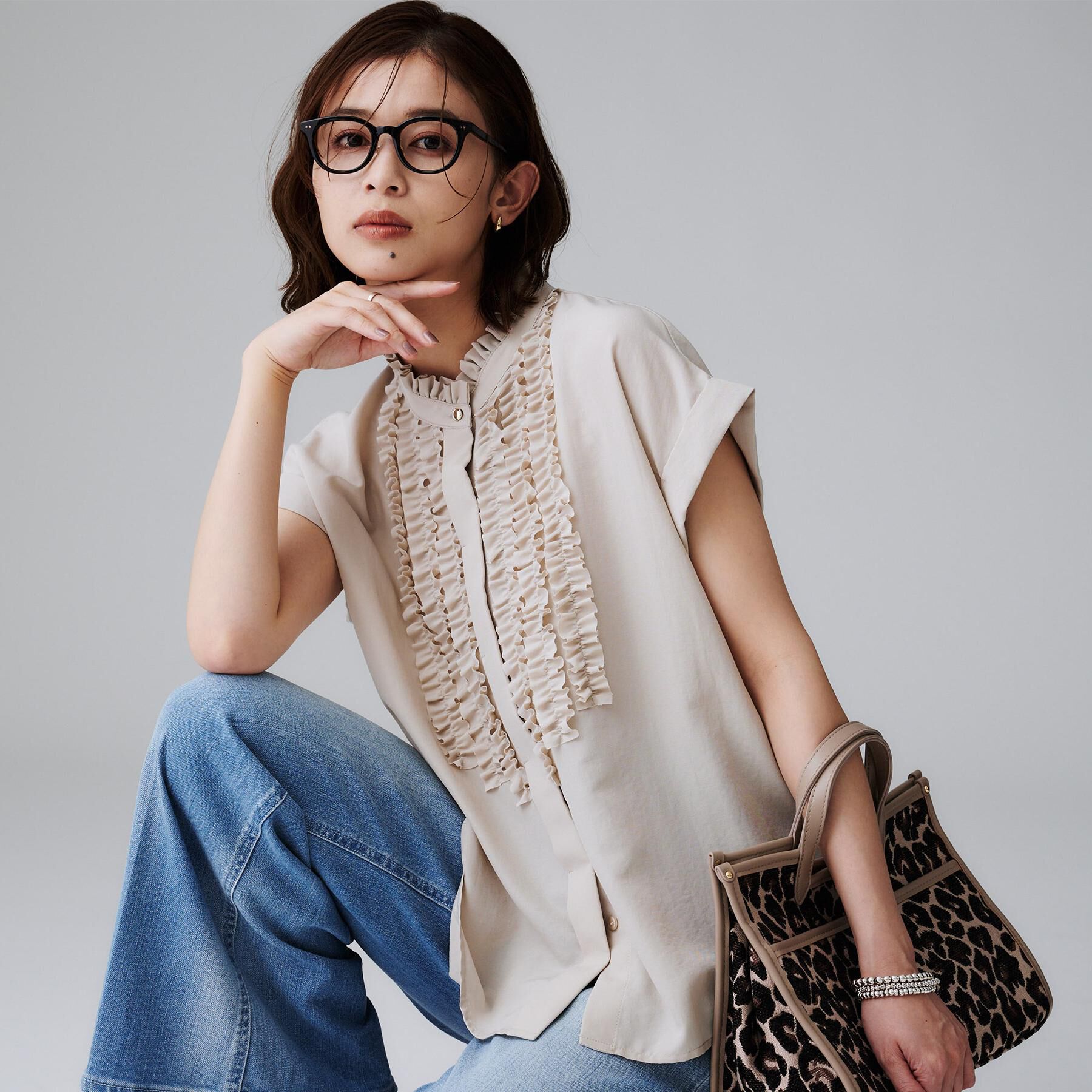 UNTITLED「スタンドネックフリルブラウス【吸水速乾/UVケア】」|シャツ・ブラウス|ベージュ(052)