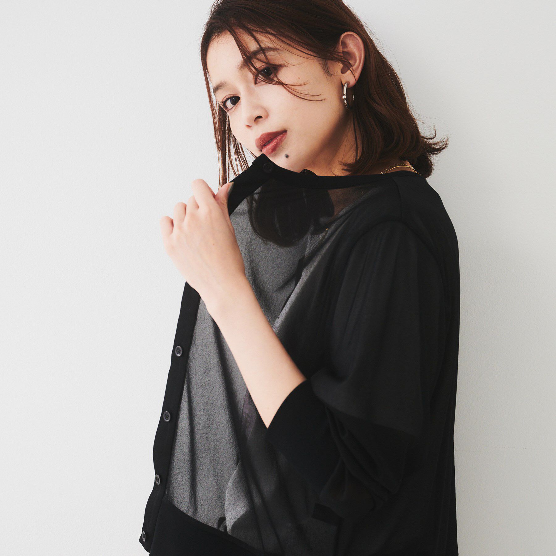 UNTITLED「【洗える/ストレッチ性/短丈】クルーネックシアーカーディガン」|カーディガン|