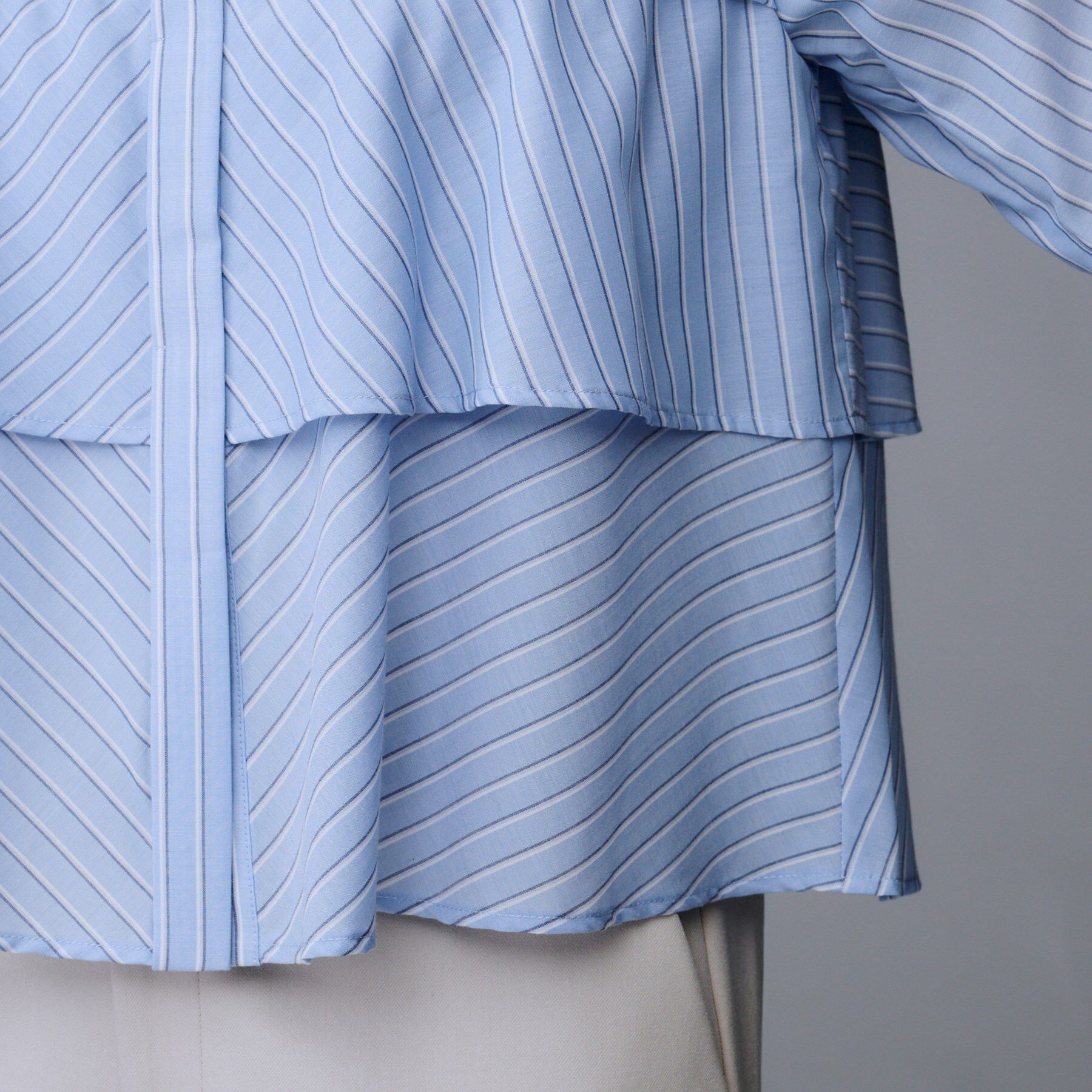 UNTITLED「【短丈/前ボタン/五分袖】ストライプフリルシャツ」|シャツ・ブラウス|