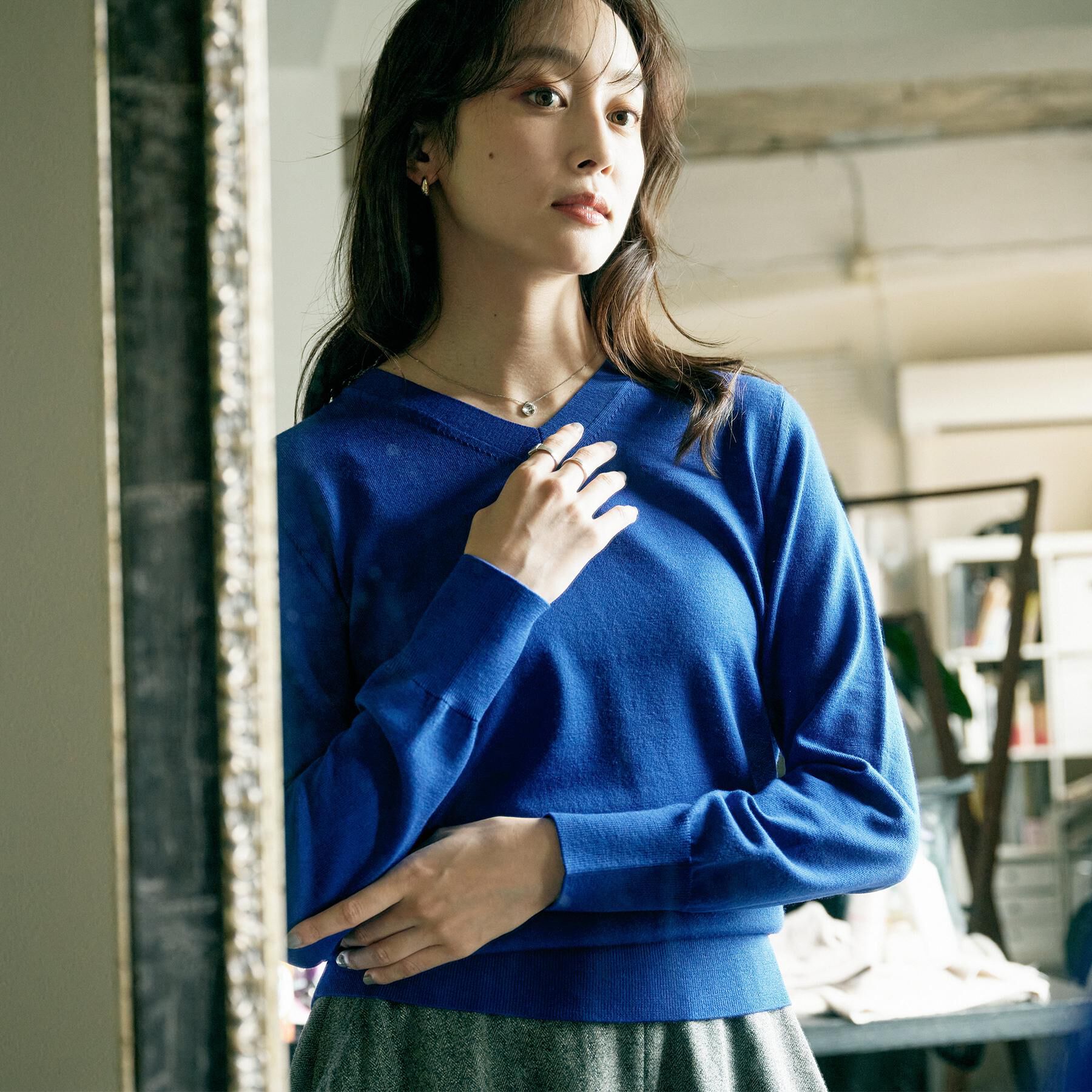 UNTITLED「【洗える/ウール100%】Vネックウールニット」|ニット・セーター|ブルー(093)