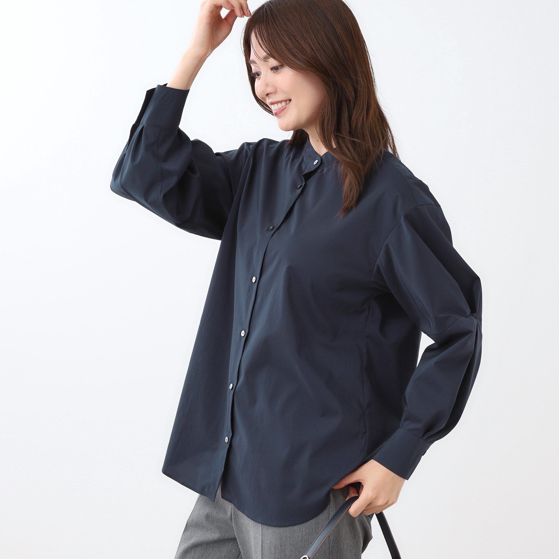 Reflect「【さらっと一枚で決まる／重ね着にもおすすめ◎】タックスリーブシャツブラウス」|シャツ・ブラウス|ネイビー(094)