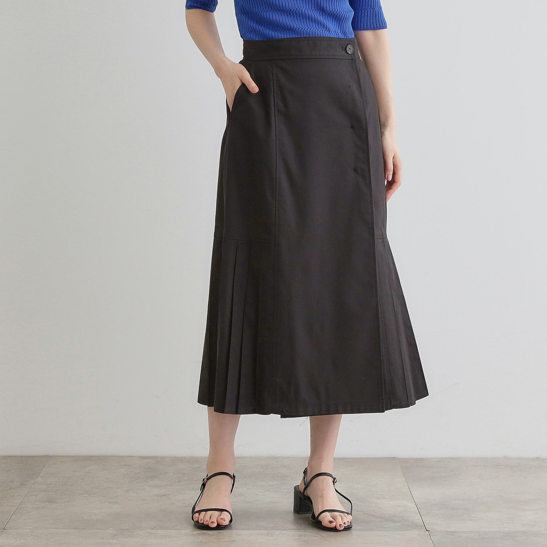 grove「【大人のニュアンス】リネン混サイドタックスカート」|スカート|ブラック(019)