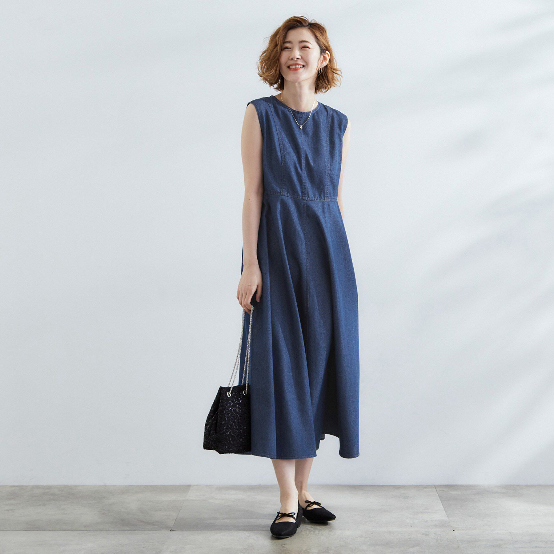grove「すっきり見え 軽やかデニムノースリーブワンピース」|ワンピース|