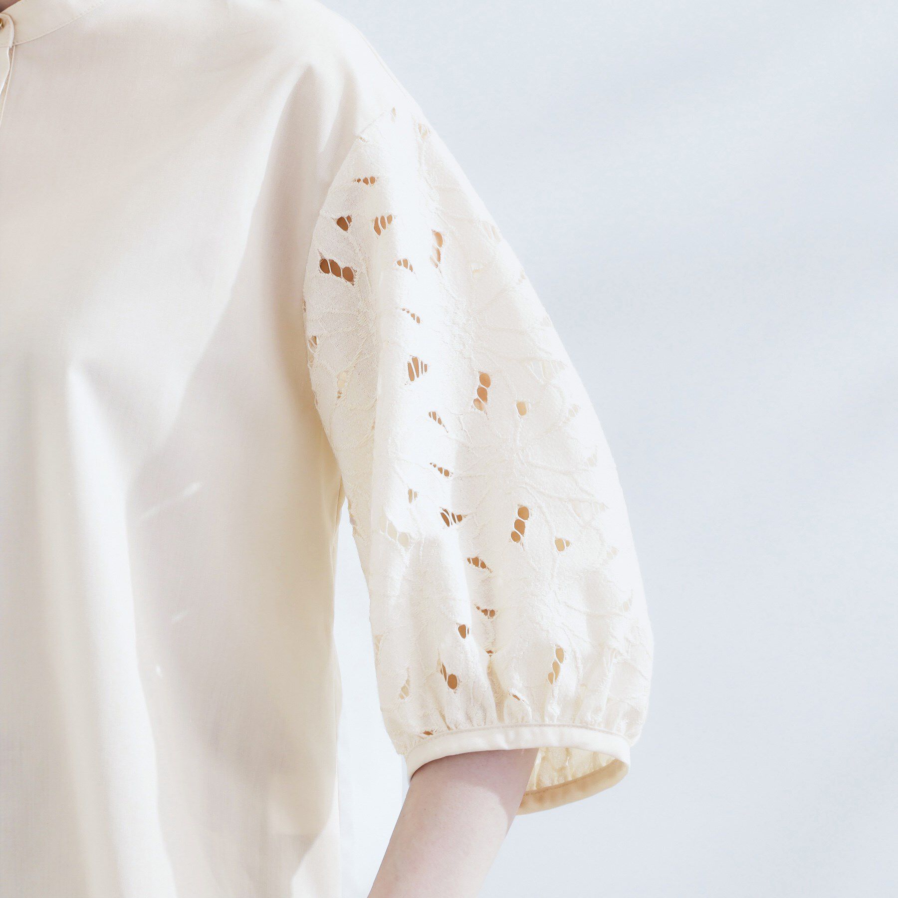 grove「【サスティナブル原料/二の腕カバー】華やか袖刺繍ブラウス」|シャツ・ブラウス|