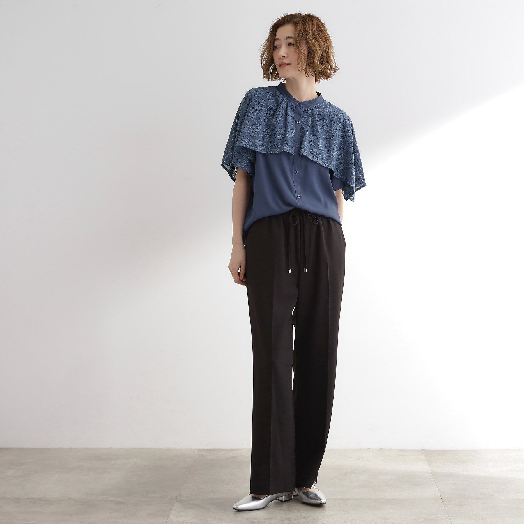 grove「透け感と刺繍で魅せる　ペイズリー刺繍ケープブラウス」|シャツ・ブラウス|