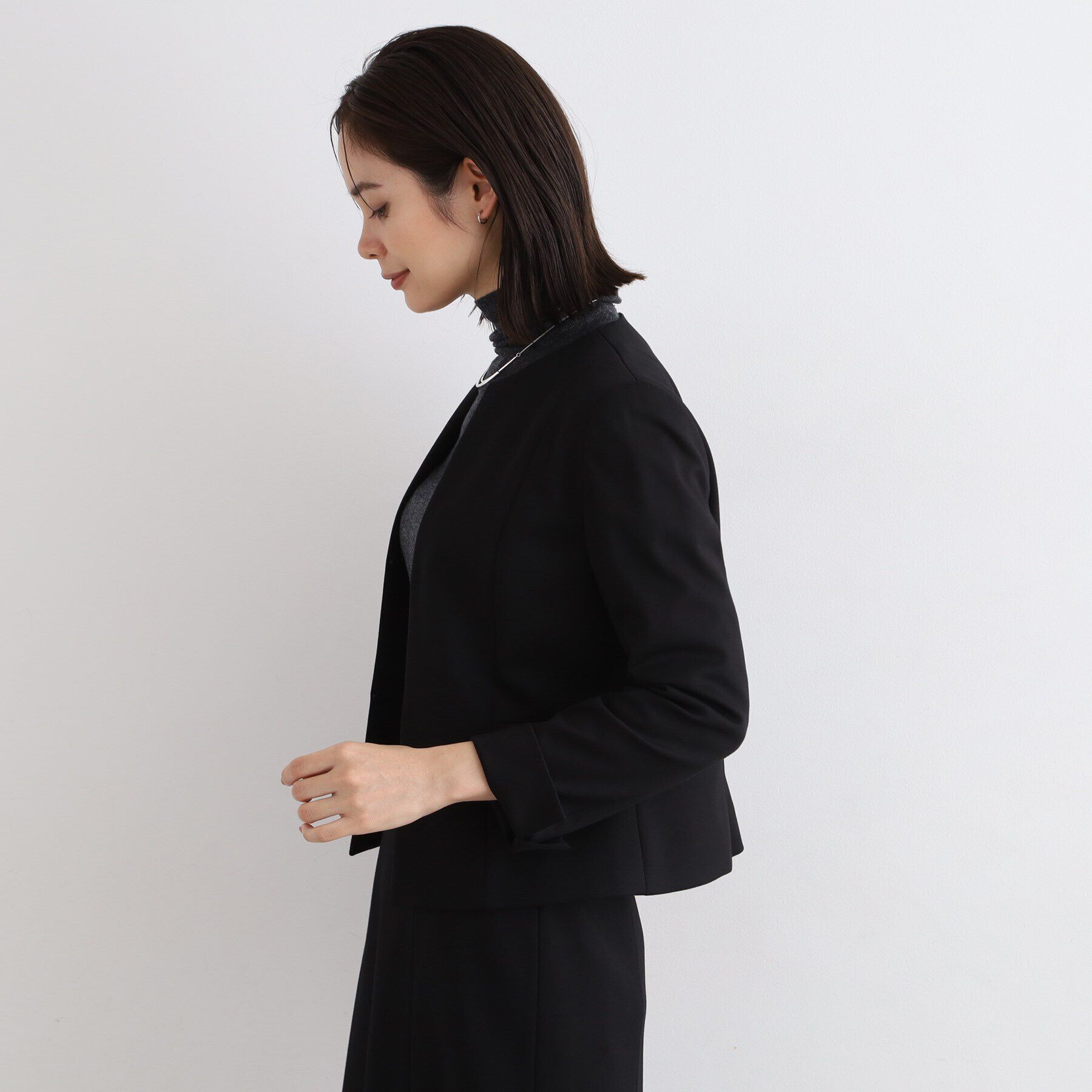 INDIVI「【定番スーツ／ジャージ素材】ウエスト切り替えノーカラージャケット」|スーツ|