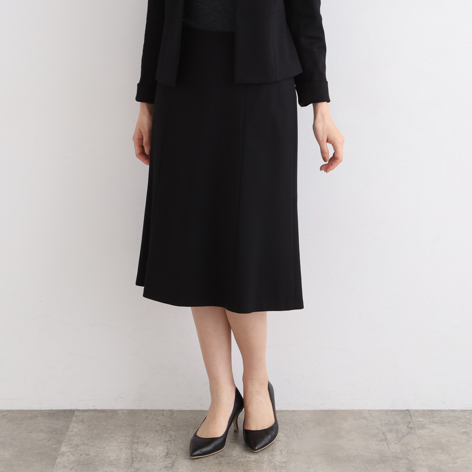 INDIVI「【定番スーツ／ジャージ素材】セミフレアスカート」|スーツ|ブラック(019)