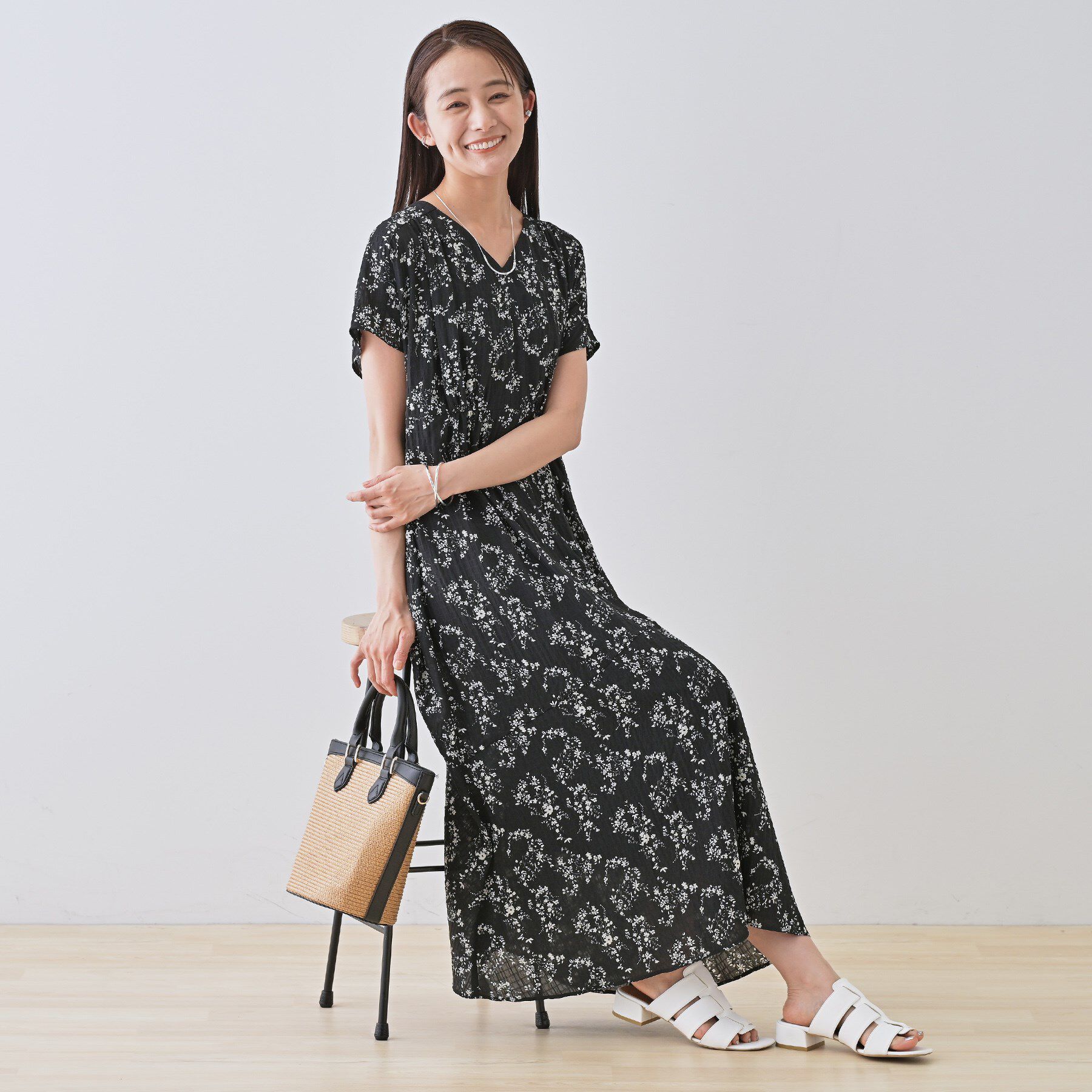 INDIVI「【モノトーン小花柄】フィット＆フレア エアリーワンピース」|ワンピース|