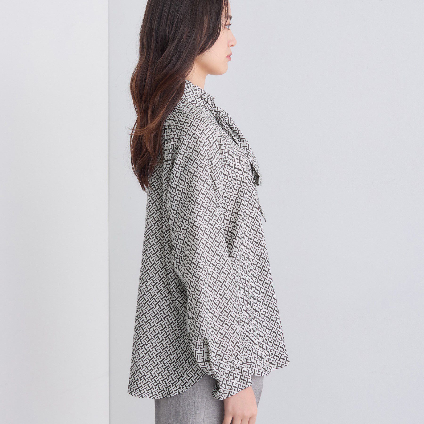 INDIVI「ジオメプリントボウタイブラウス」|シャツ・ブラウス|