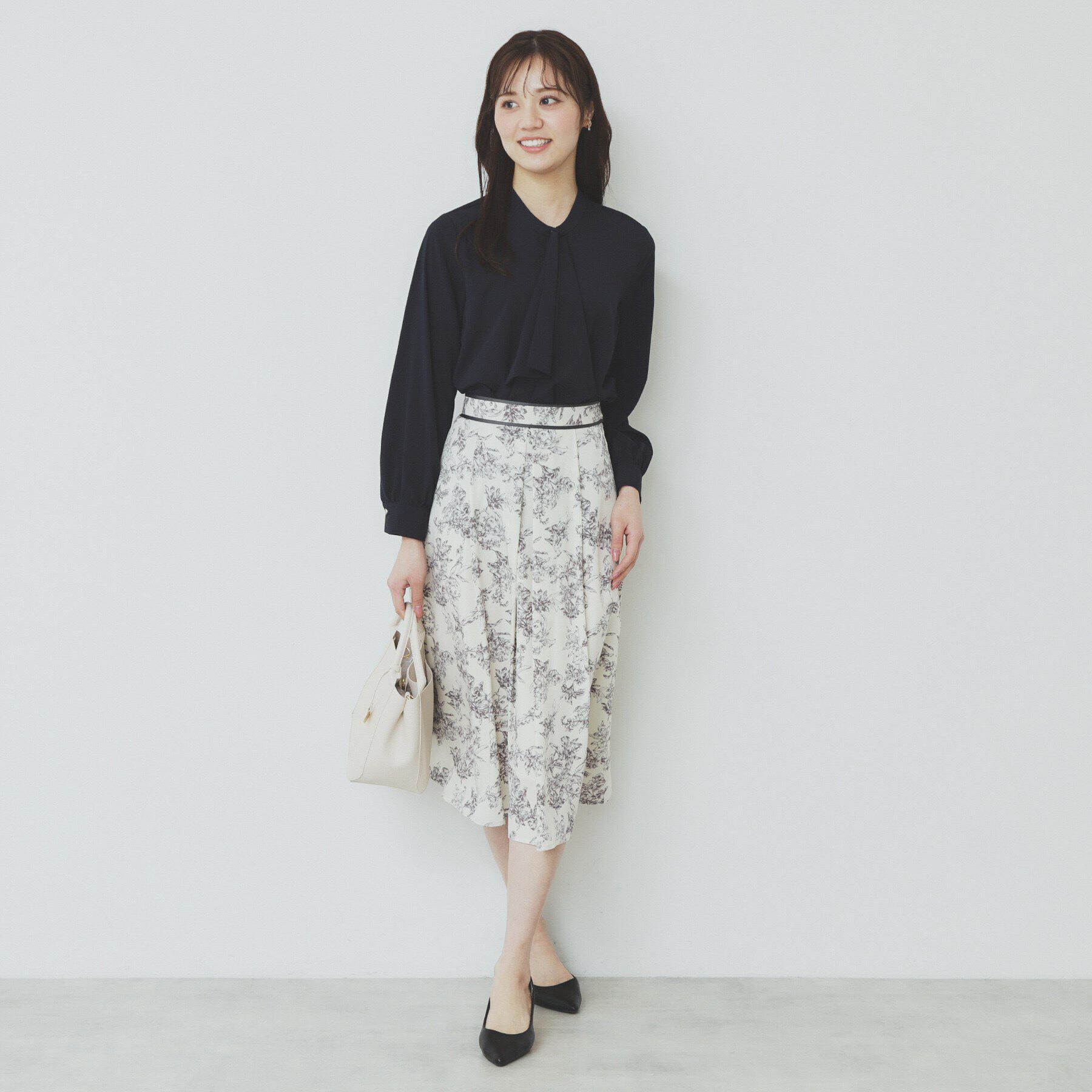 index「《美人百花掲載》アシンメトリーボウタイブラウス【洗濯機洗い可/防シワ】」|シャツ・ブラウス|