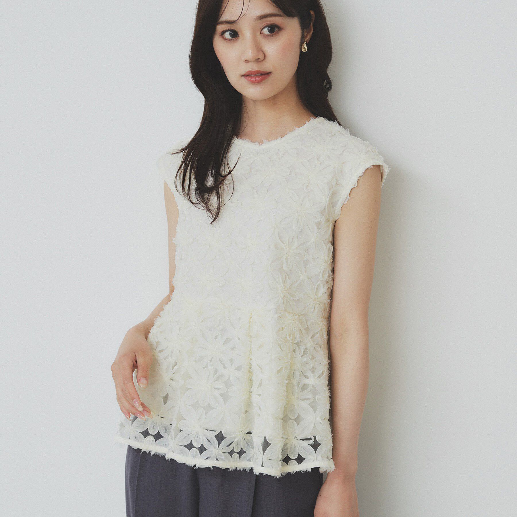 index「フラワーチュール刺繍ペプラムブラウス【洗える】」|シャツ・ブラウス|アイボリー(004)