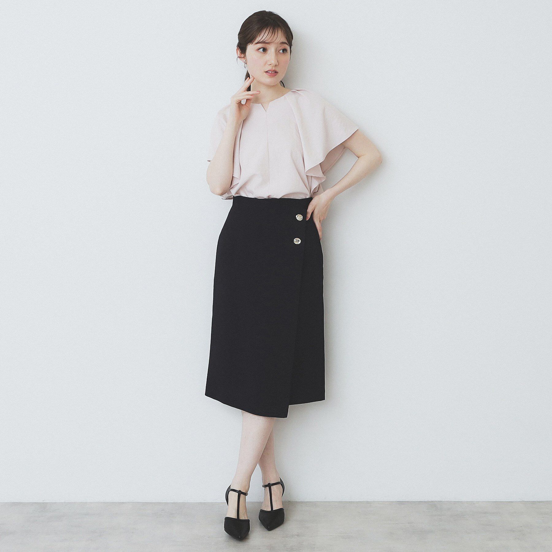 index「《7色展開/S-LLサイズ》フリルタックスリーブキーネックブラウス【吸水速乾/洗濯機可/イージーアイ」|シャツ・ブラウス|