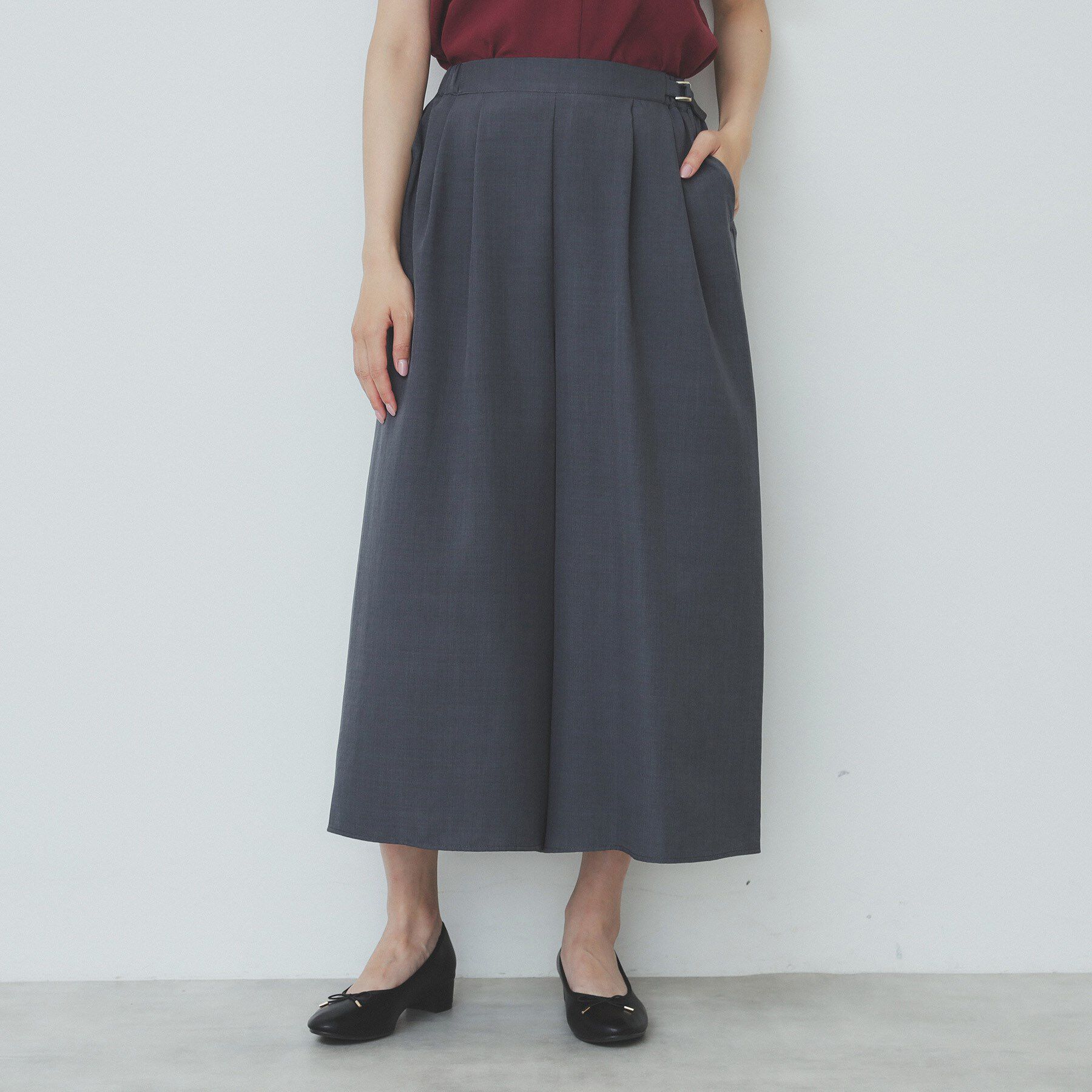 index「サイドタブデザインスカンツ【洗濯機洗い可/吸水速乾/防シワ/抗ピル/イージーアイロン】」|その他|