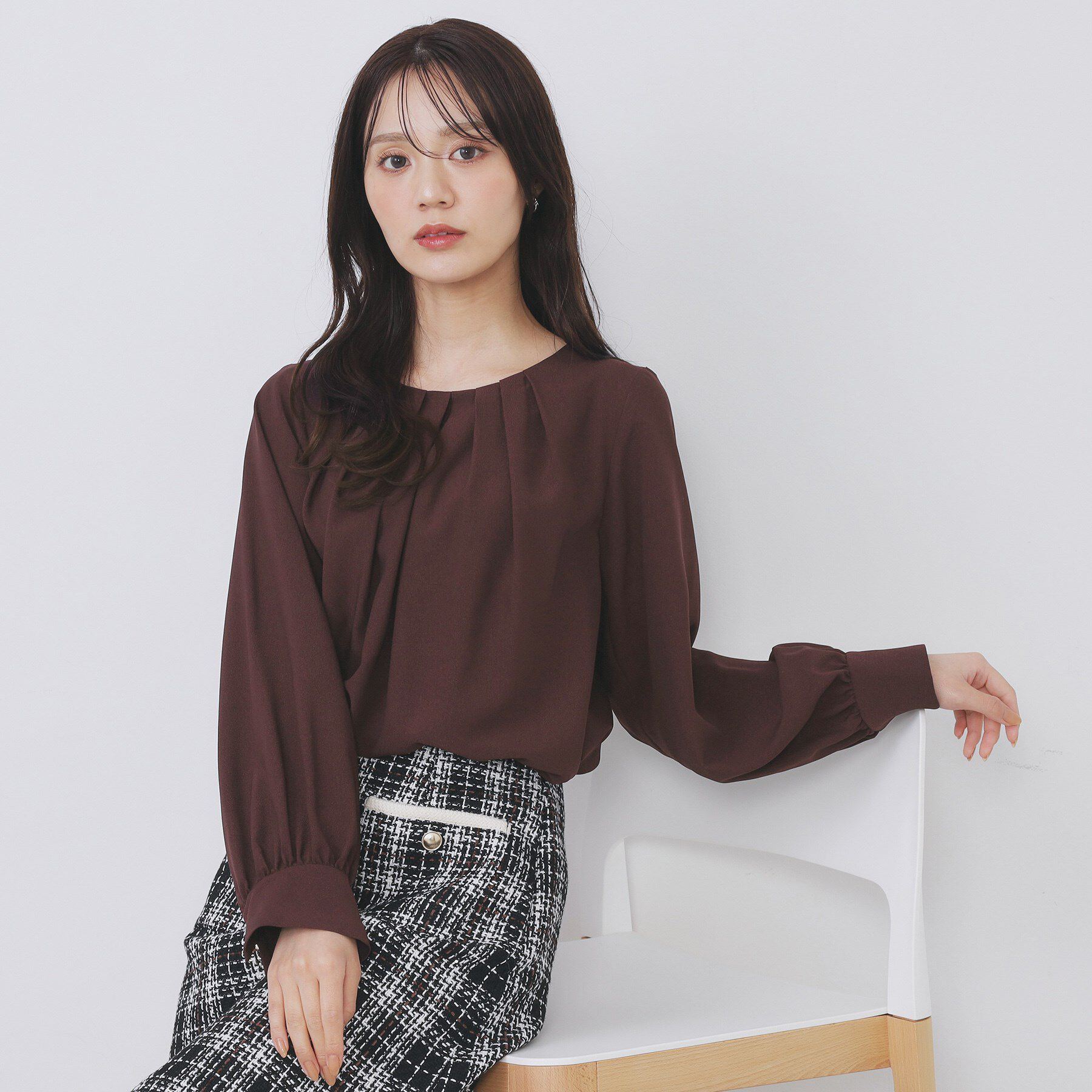 index「クルーネックタックブラウス【洗濯機OK/防シワ/イージーアイロン】」|シャツ・ブラウス|ブラウン(044)