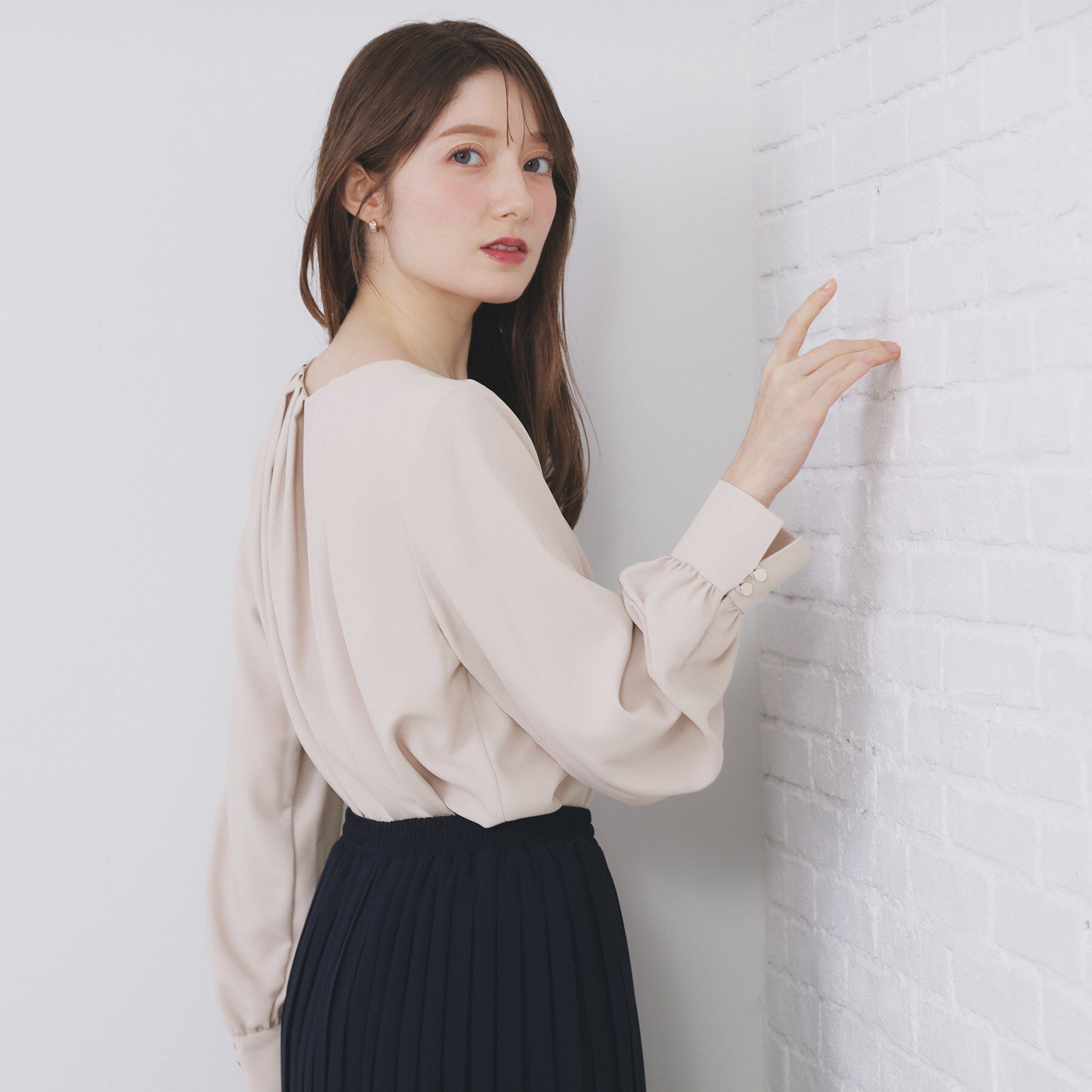 index「クルーネックタックブラウス【洗濯機OK/防シワ/イージーアイロン】」|シャツ・ブラウス|