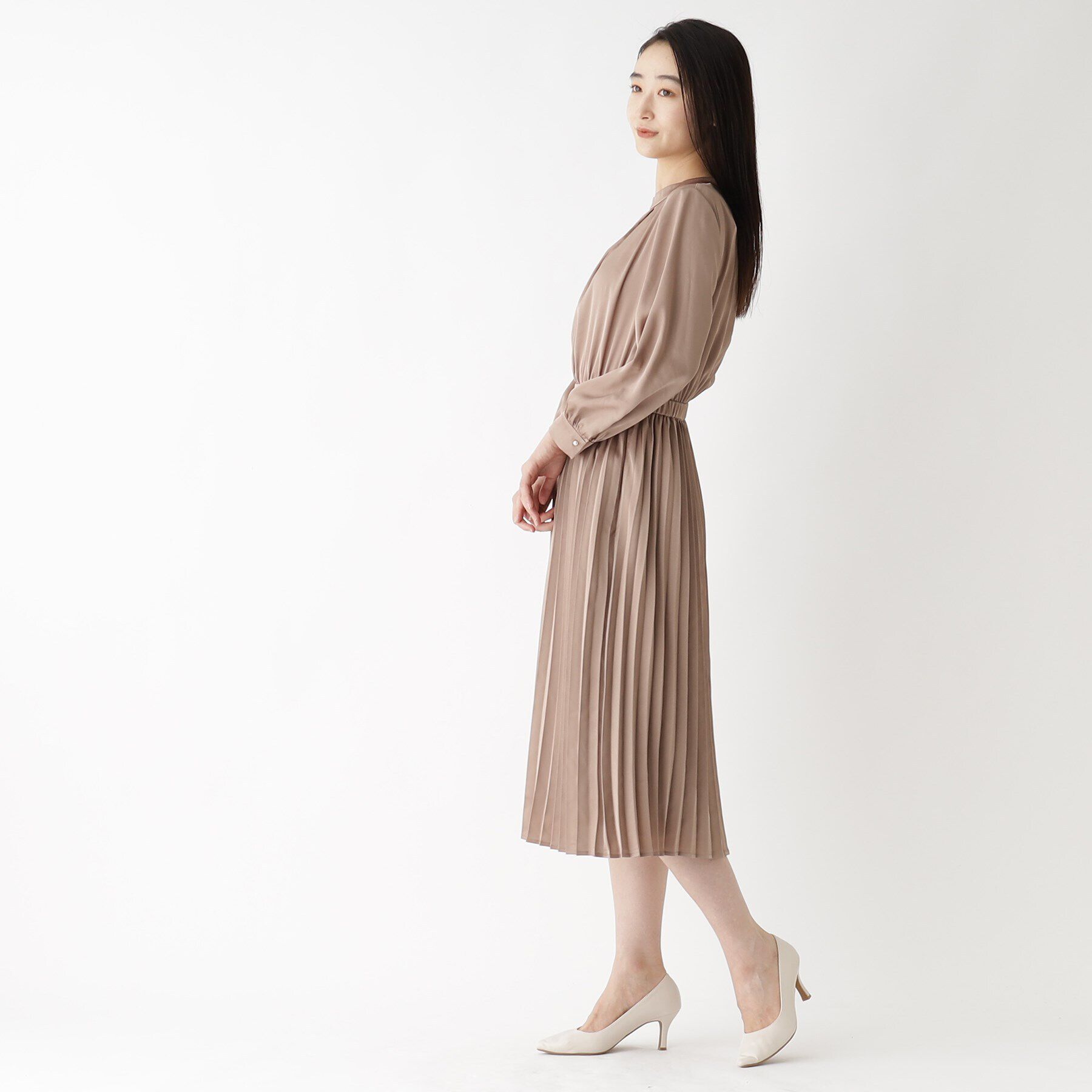 OPAQUE.CLIP「≪通勤・セレモニー対応≫ サテンプリーツワンピース【洗濯機洗い可】」|ワンピース|