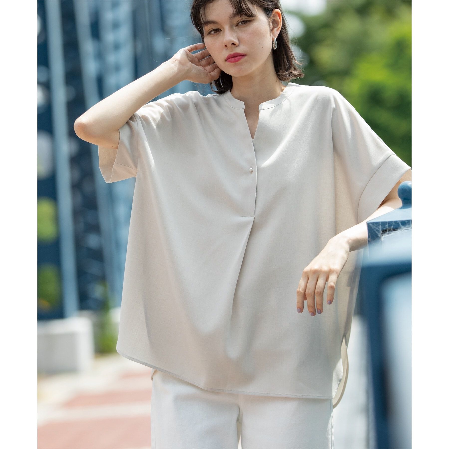 OPAQUE.CLIP「《SS-LLsize≫パール調ボタンスキッパーブラウス/セットアップ対応【防シワ/ストレッチ/抗ピル」|シャツ・ブラウス|