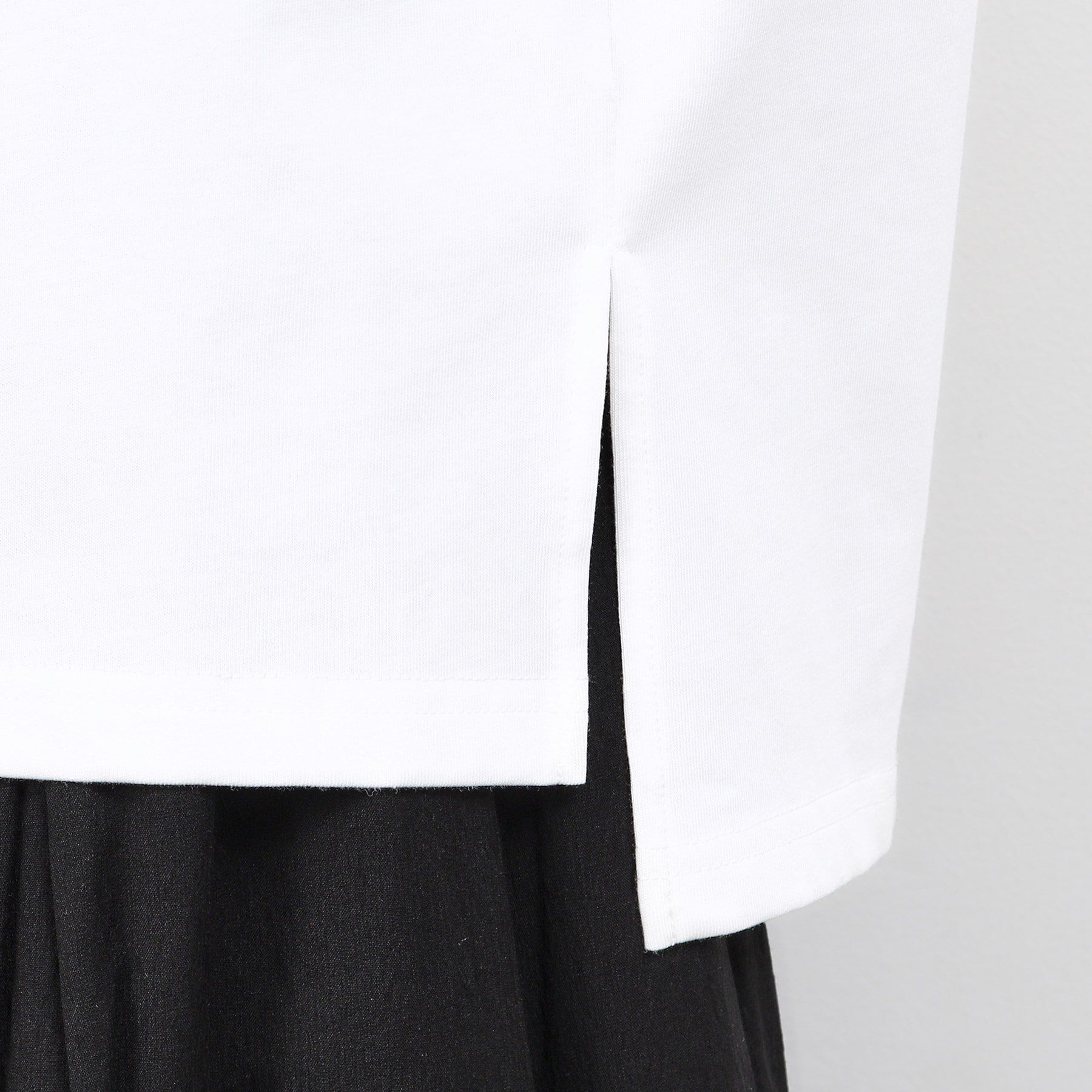 OPAQUE.CLIP「サイドスリットロゴTシャツ【洗濯機洗い可】」|Tシャツ・カットソー|