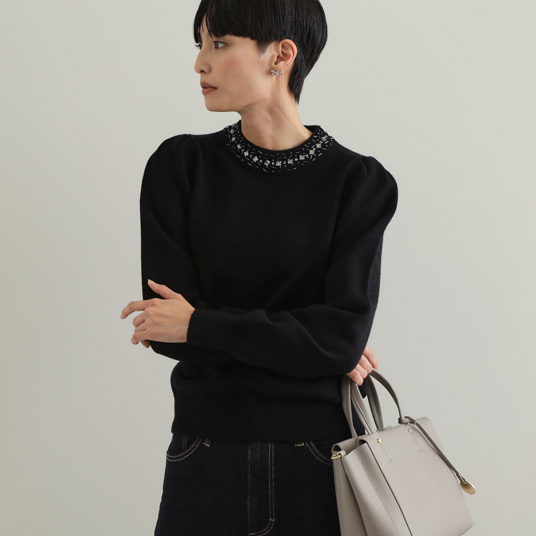 OPAQUE.CLIP「《美人百花掲載》ビジューネックパフスリーブニット【洗える】」|ニット・セーター|ブラック(019)