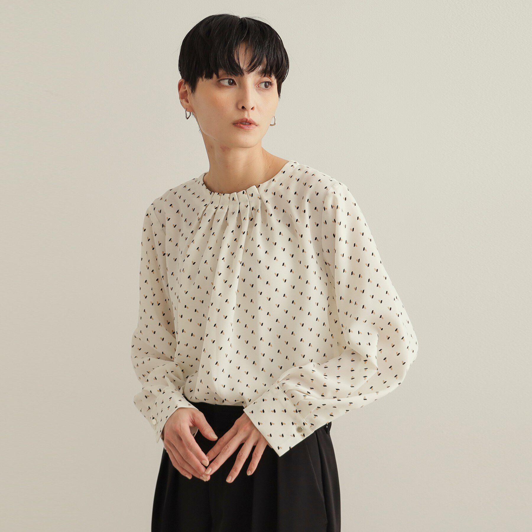 OPAQUE.CLIP「タックジョーゼットブラウス【洗濯機洗い可】」|シャツ・ブラウス|ホワイト(101)