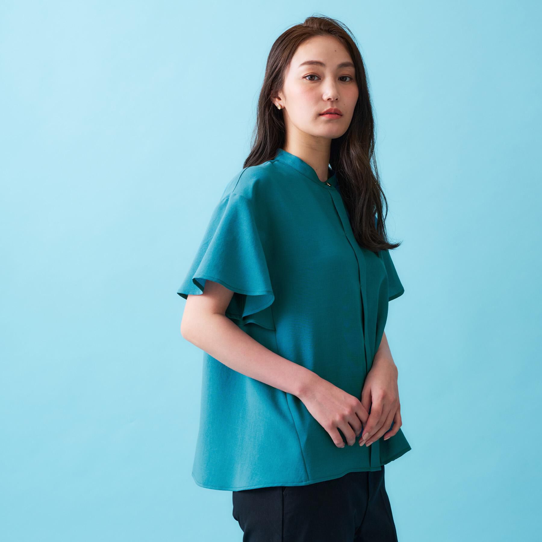 OPAQUE.CLIP「バックフリルバンドカラーブラウス【洗濯機洗い可/吸水速乾/接触冷感】」|シャツ・ブラウス|