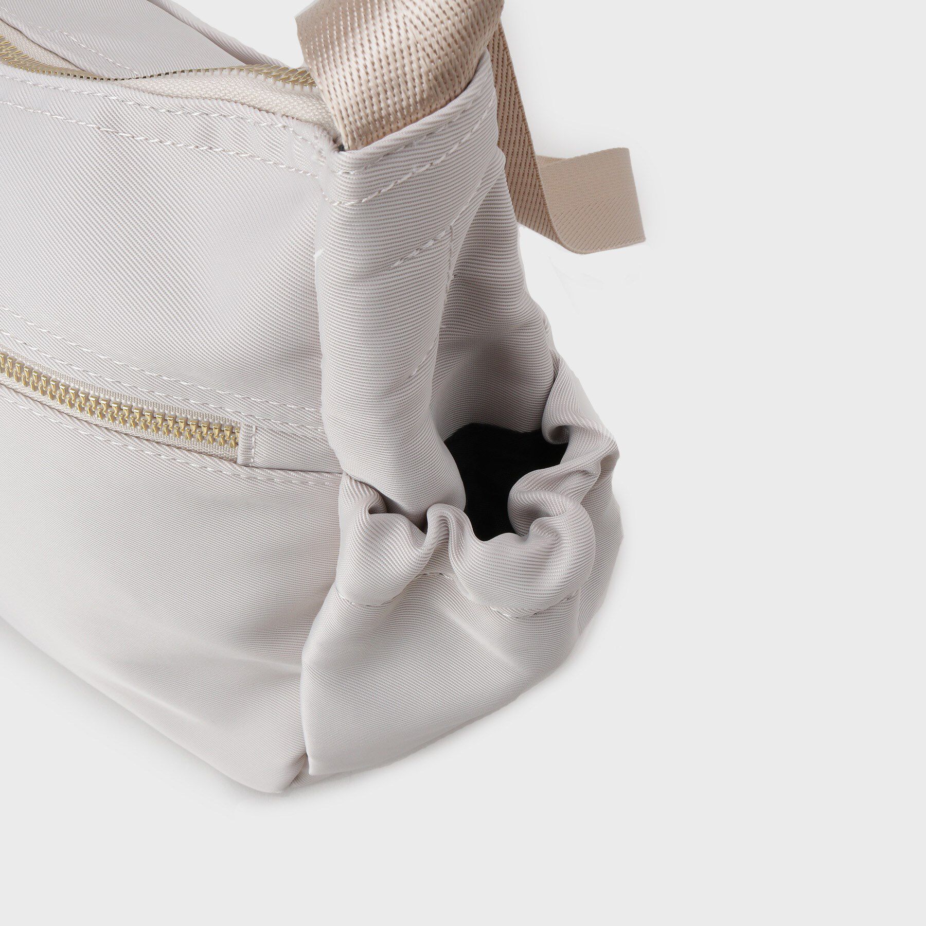 OPAQUE.CLIP「【軽量/撥水加工/多ポケット】ツイルミドルサイズムーンショルダーバッグ」|ショルダー・メッセンジャー|