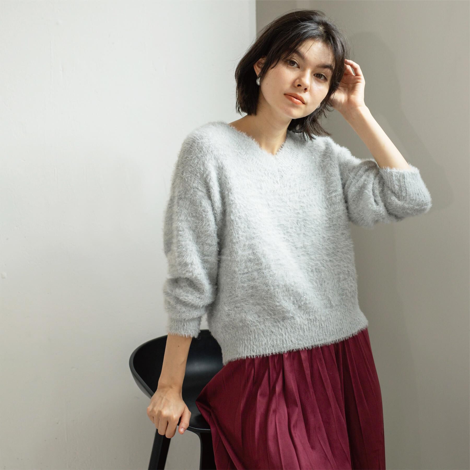 OPAQUE.CLIP「スパンコールフェザーVネックニット【洗濯機OK】」|ニット・セーター|