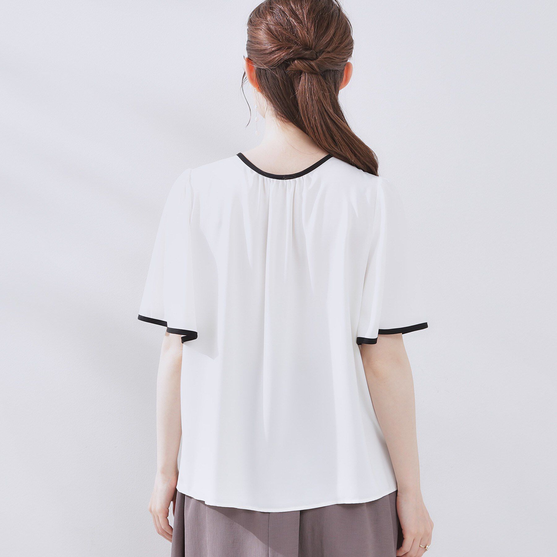 Couture broach「【きれいめ・二の腕カバー・通勤】配色フレア2WAYブラウス」|シャツ・ブラウス|