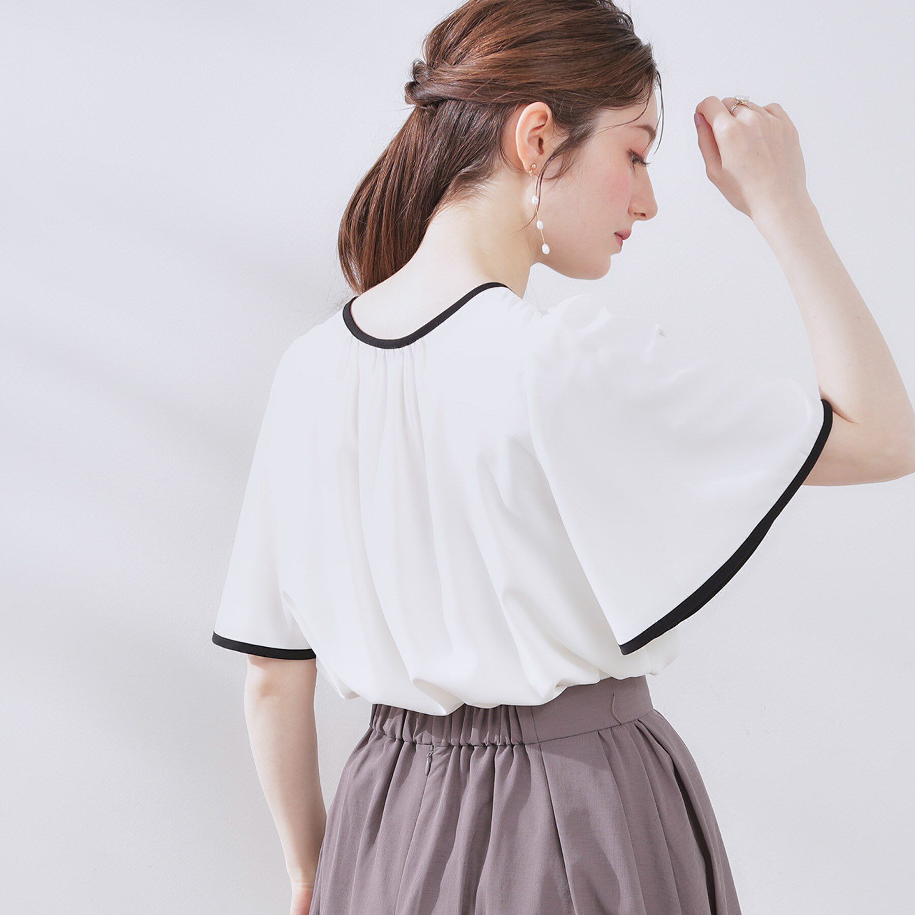 Couture broach「【きれいめ・二の腕カバー・通勤】配色フレア2WAYブラウス」|シャツ・ブラウス|