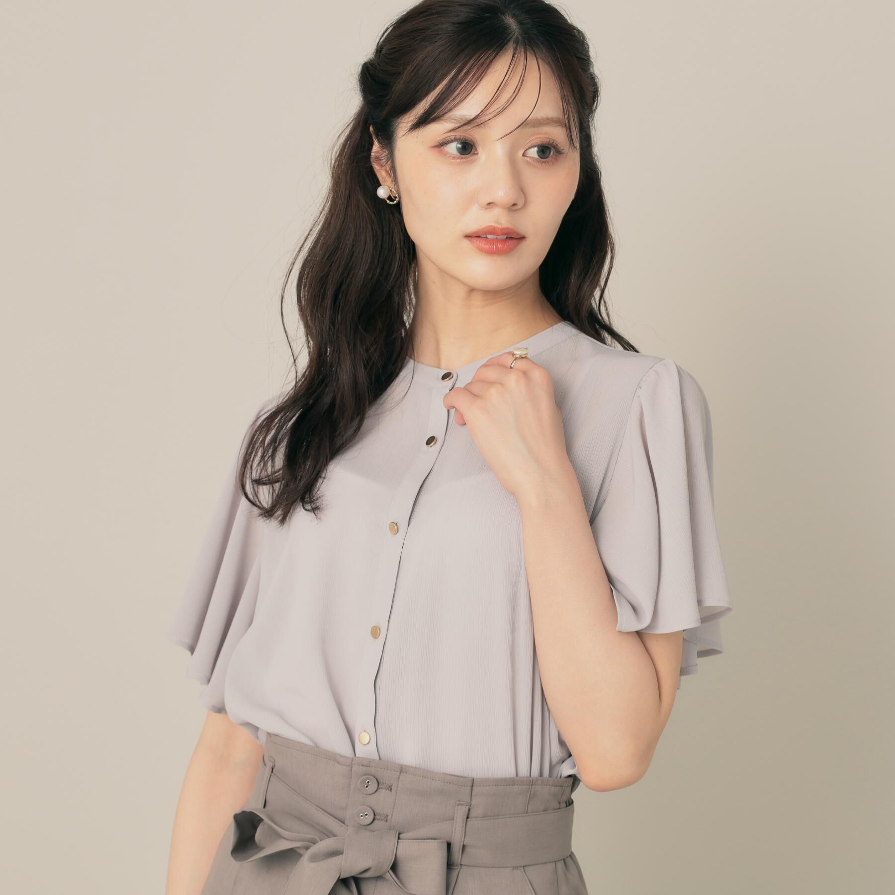 Couture broach「【キレイめ・通勤】前後2WAY楊柳フレアー袖ブラウス」|シャツ・ブラウス|